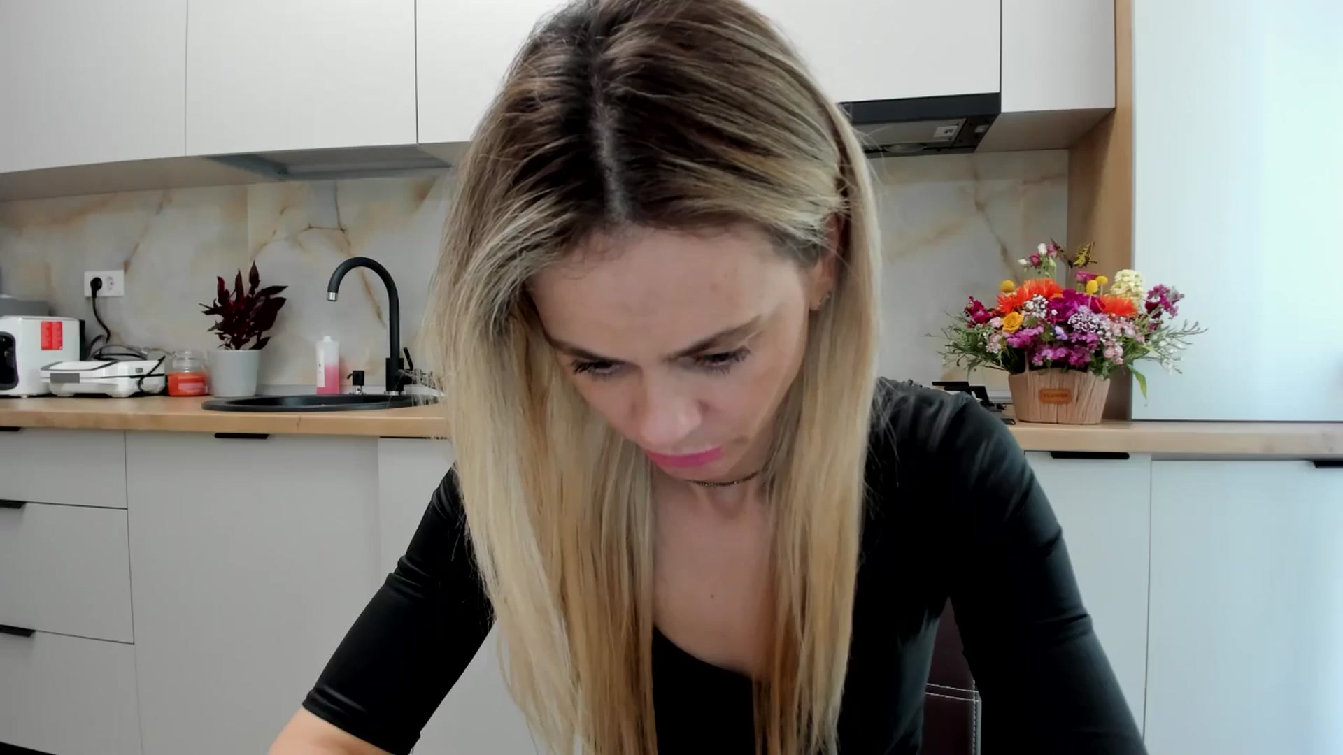 Gallery image thumbnail from DebbyPaige's myfreecams stream on, 05/25/2024, 16:58 image 6 of 20