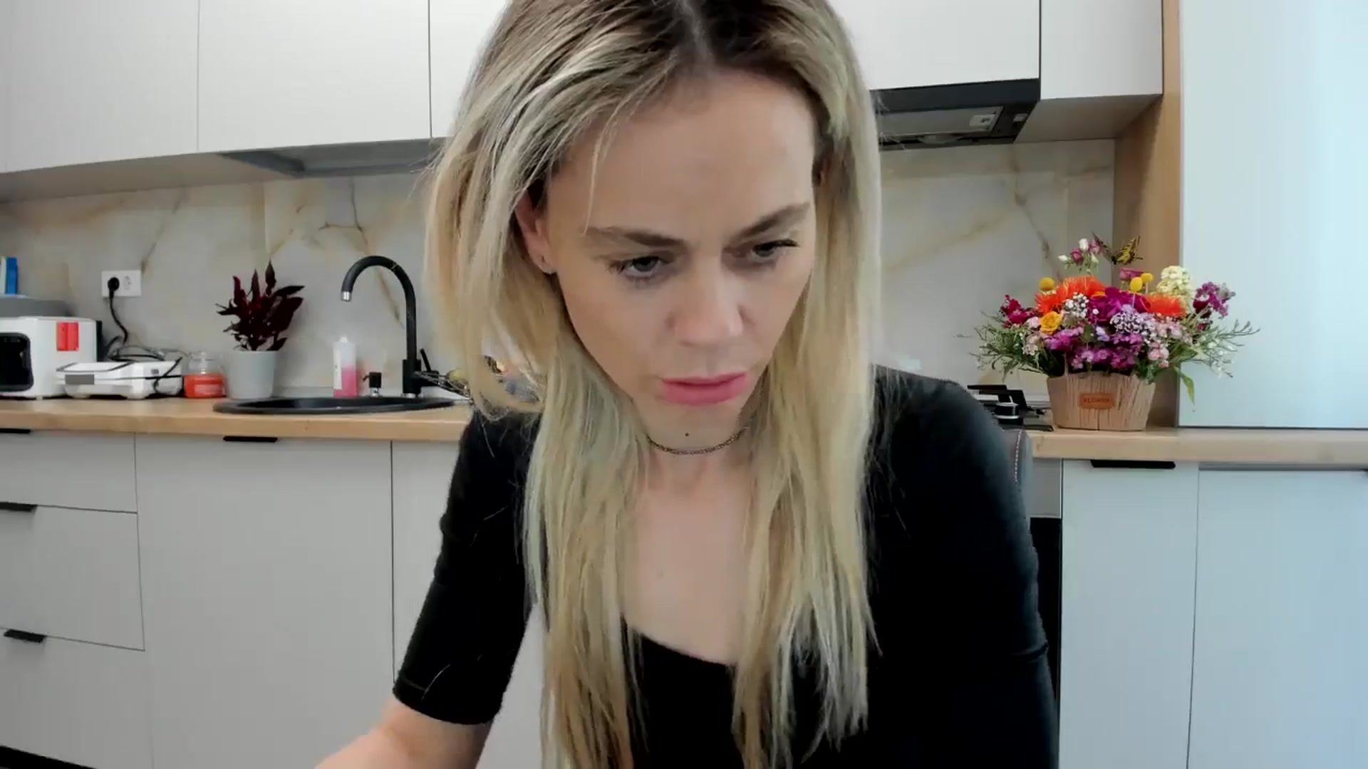 Gallery image thumbnail from DebbyPaige's myfreecams stream on, 05/25/2024, 16:58 image 13 of 20