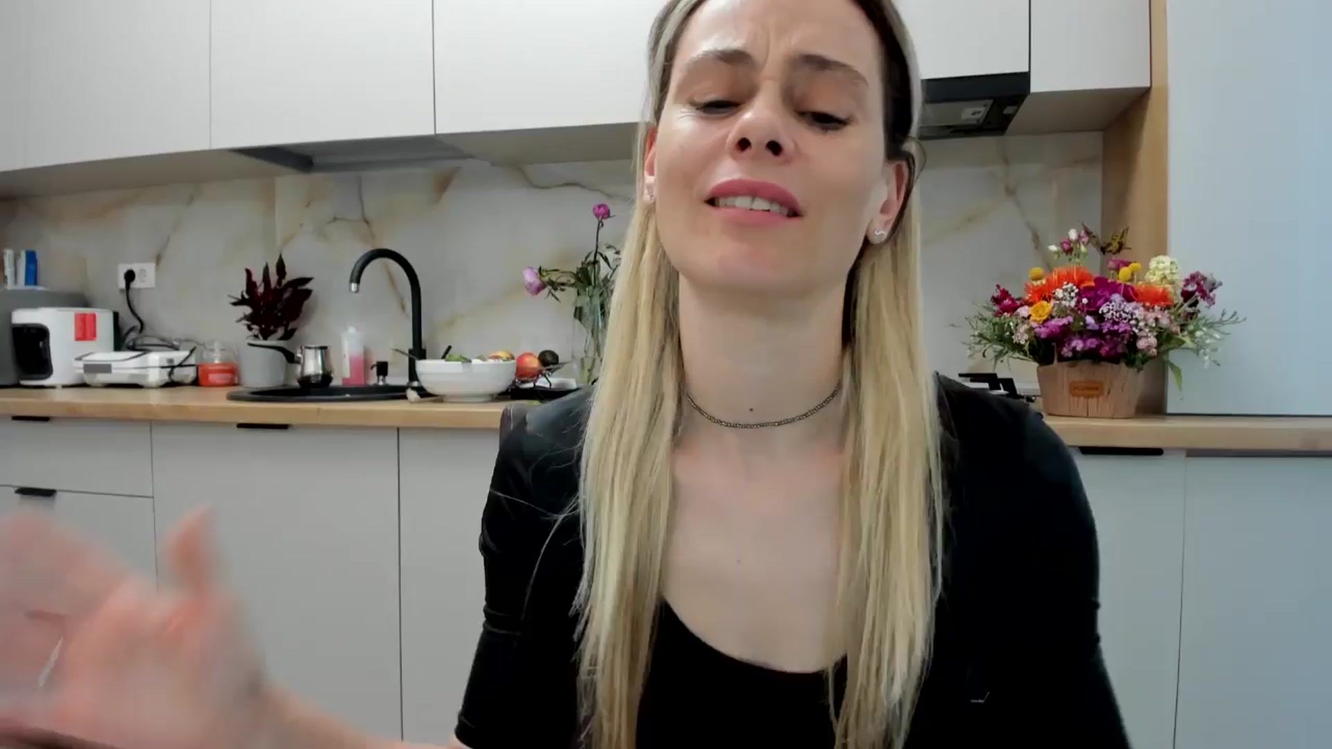 Gallery image thumbnail from DebbyPaige's myfreecams stream on, 05/25/2024, 18:16 image 1 of 20