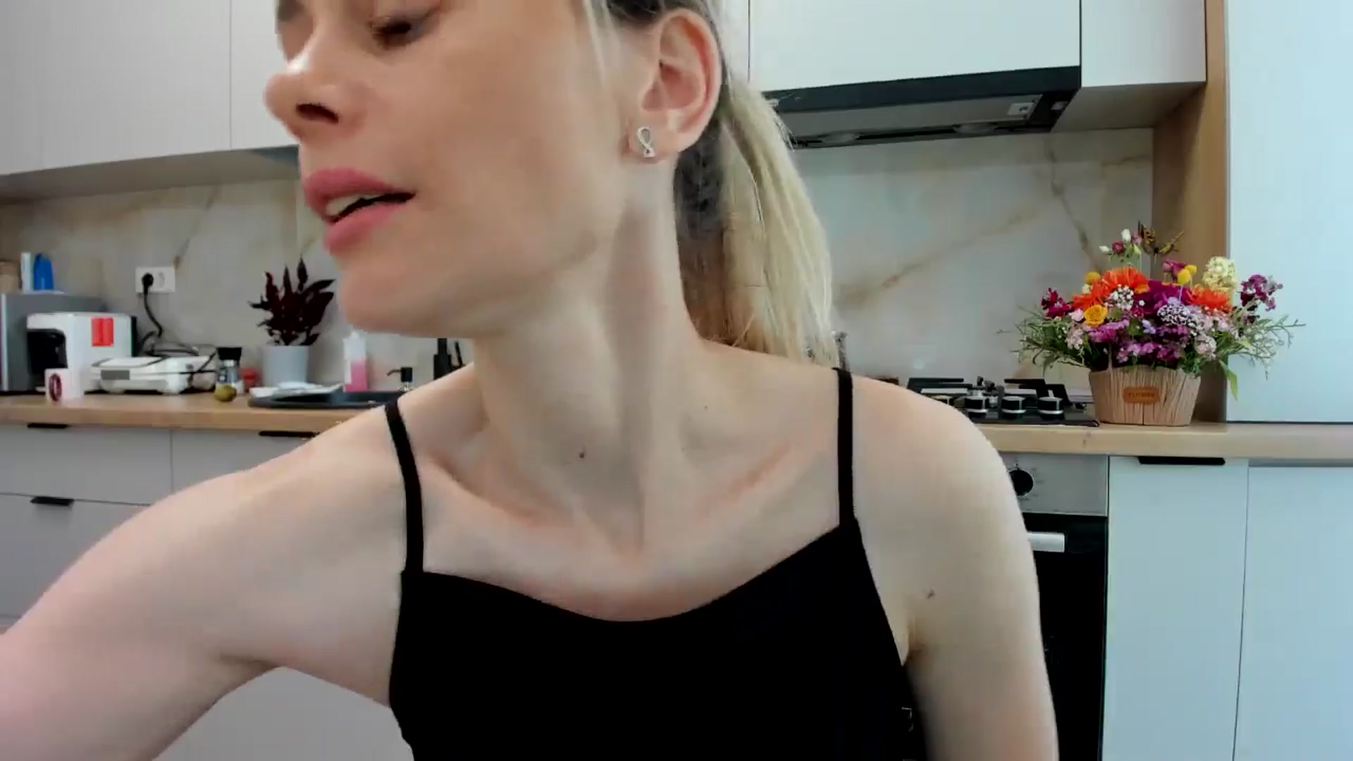 Gallery image thumbnail from DebbyPaige's myfreecams stream on, 05/26/2024, 12:40 image 13 of 20