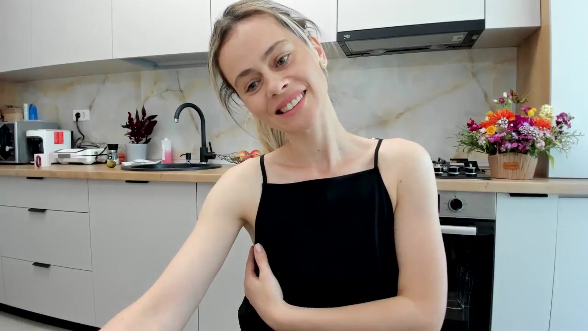 Gallery image thumbnail from DebbyPaige's myfreecams stream on, 05/26/2024, 12:40 image 18 of 20