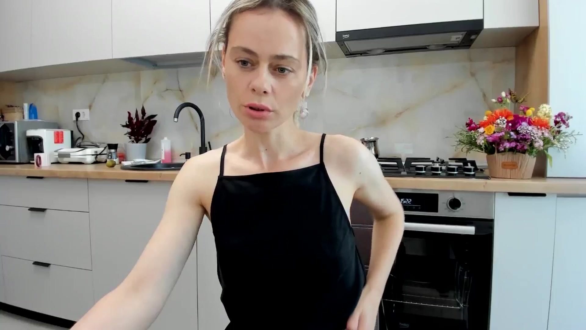 Gallery image thumbnail from DebbyPaige's myfreecams stream on, 05/26/2024, 12:40 image 17 of 20