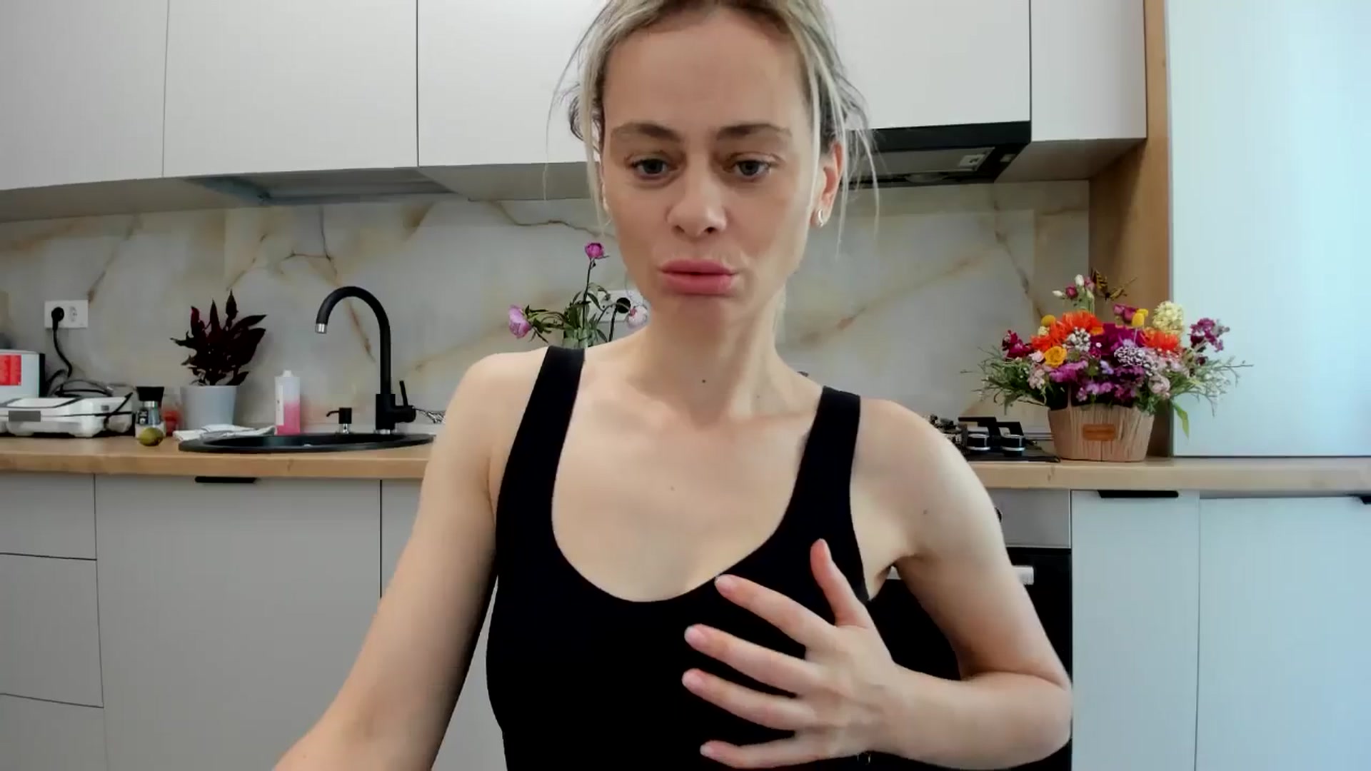 Gallery image thumbnail from DebbyPaige's myfreecams stream on, 05/26/2024, 12:40 image 5 of 20