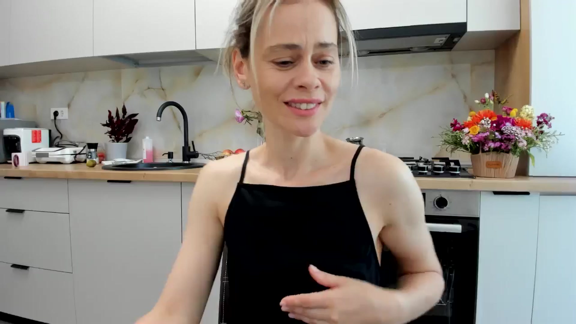 Gallery image thumbnail from DebbyPaige's myfreecams stream on, 05/26/2024, 13:19 image 3 of 20