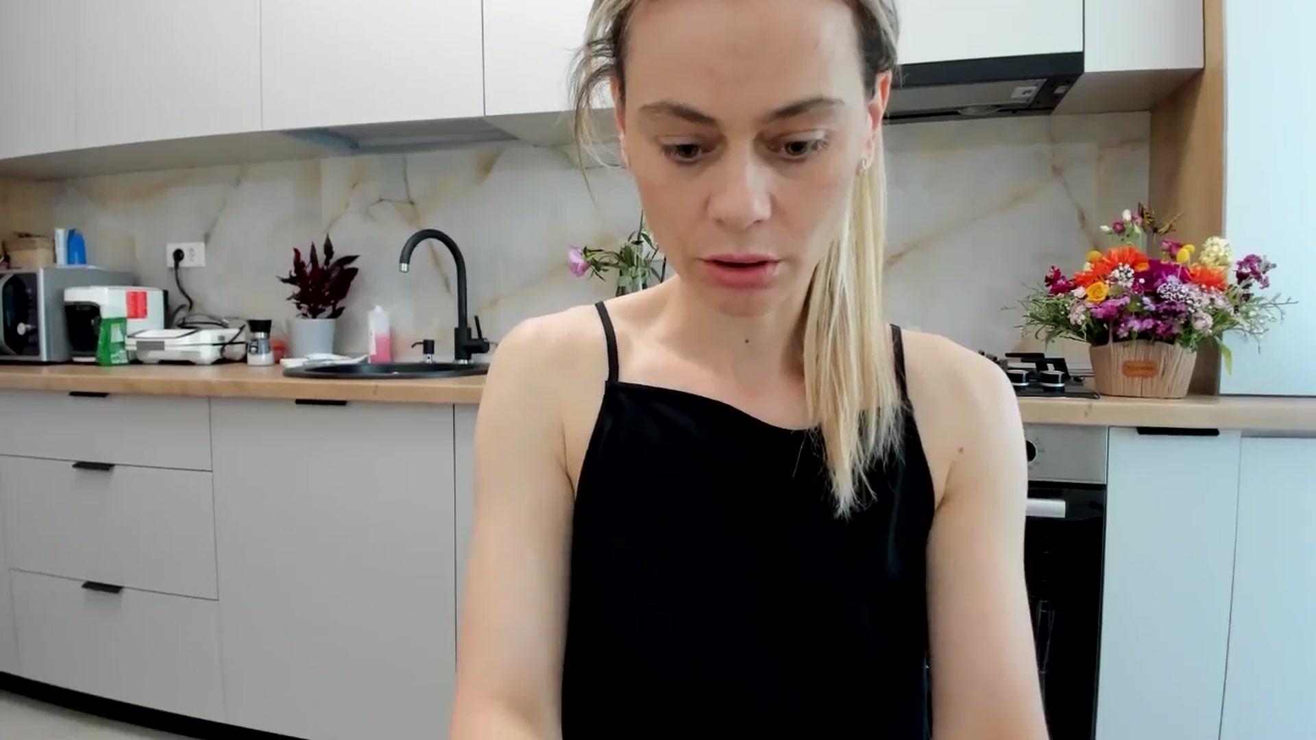 Gallery image thumbnail from DebbyPaige's myfreecams stream on, 05/26/2024, 13:19 image 19 of 20