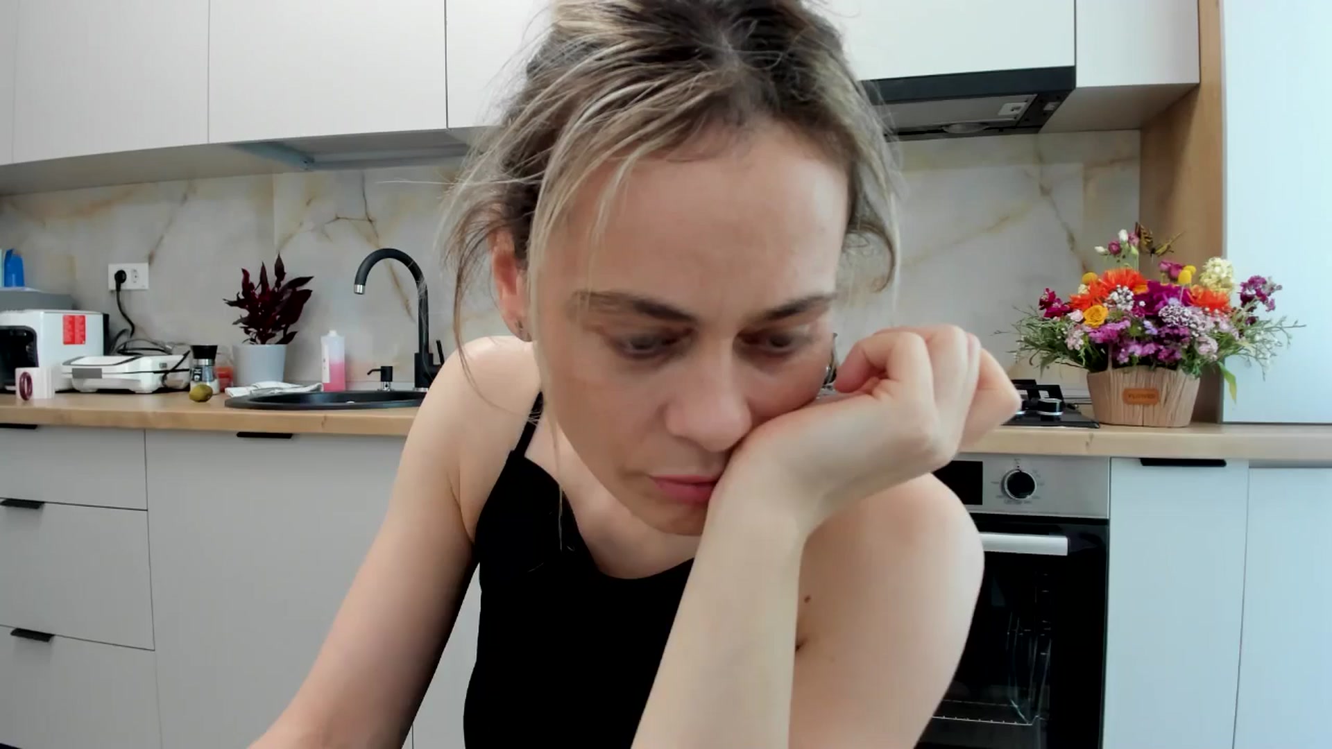 Gallery image thumbnail from DebbyPaige's myfreecams stream on, 05/26/2024, 13:19 image 7 of 20