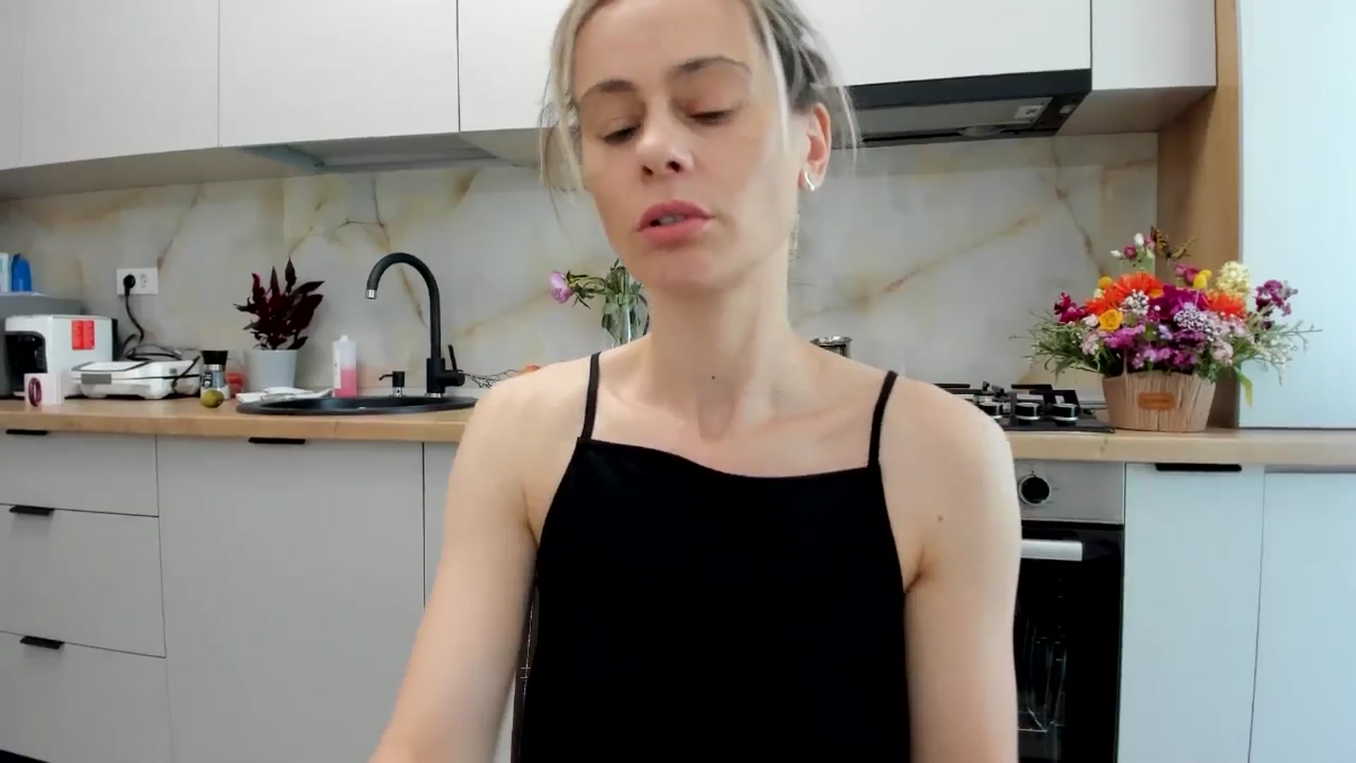 Gallery image thumbnail from DebbyPaige's myfreecams stream on, 05/26/2024, 13:19 image 4 of 20
