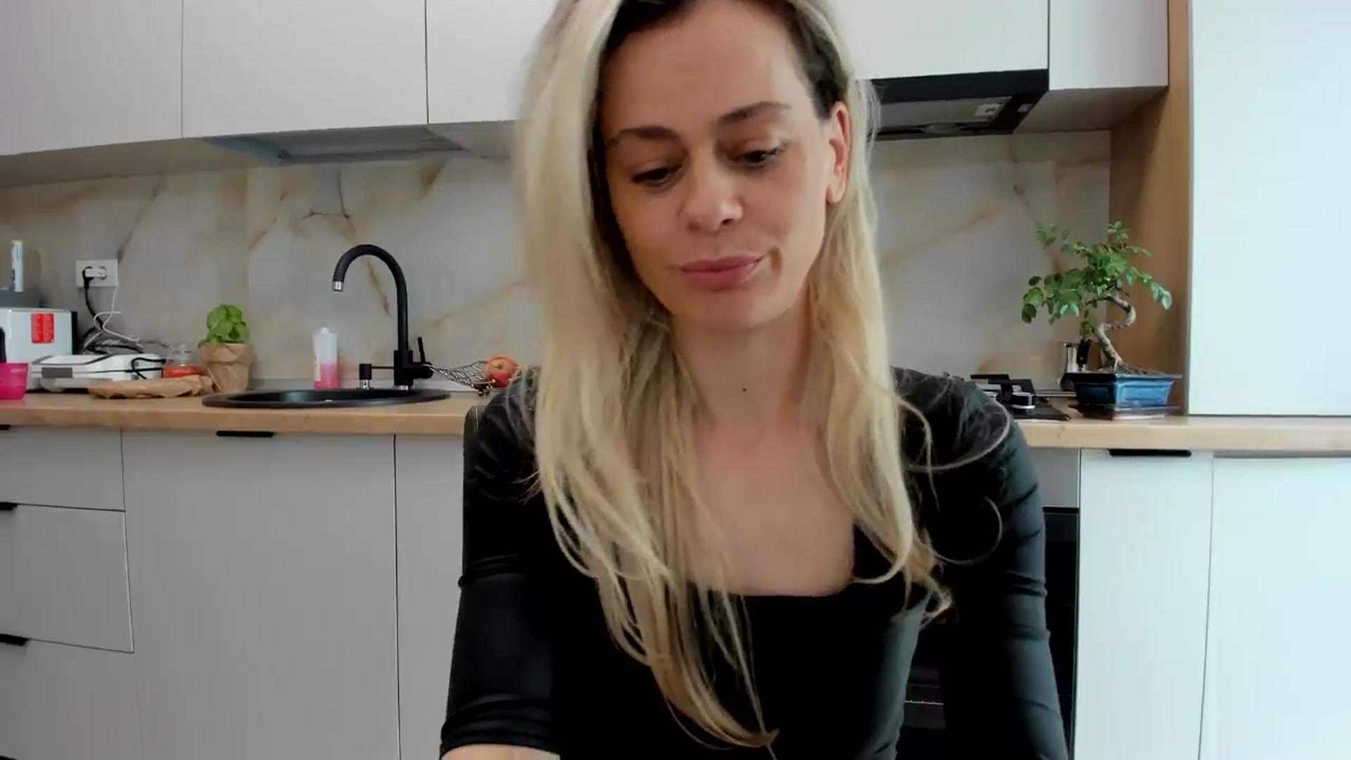 Gallery image thumbnail from DebbyPaige's myfreecams stream on, 05/28/2024, 11:32 image 8 of 20