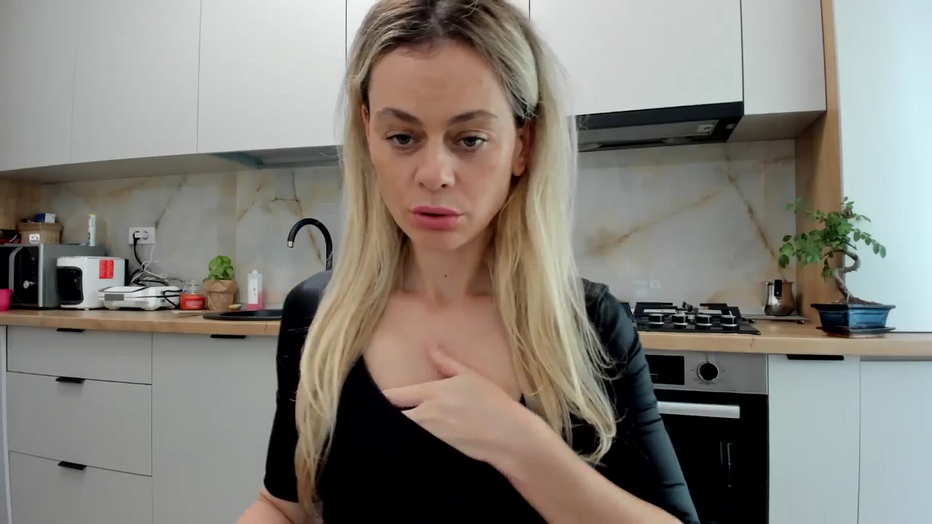 Gallery image thumbnail from DebbyPaige's myfreecams stream on, 05/28/2024, 12:08 image 18 of 20