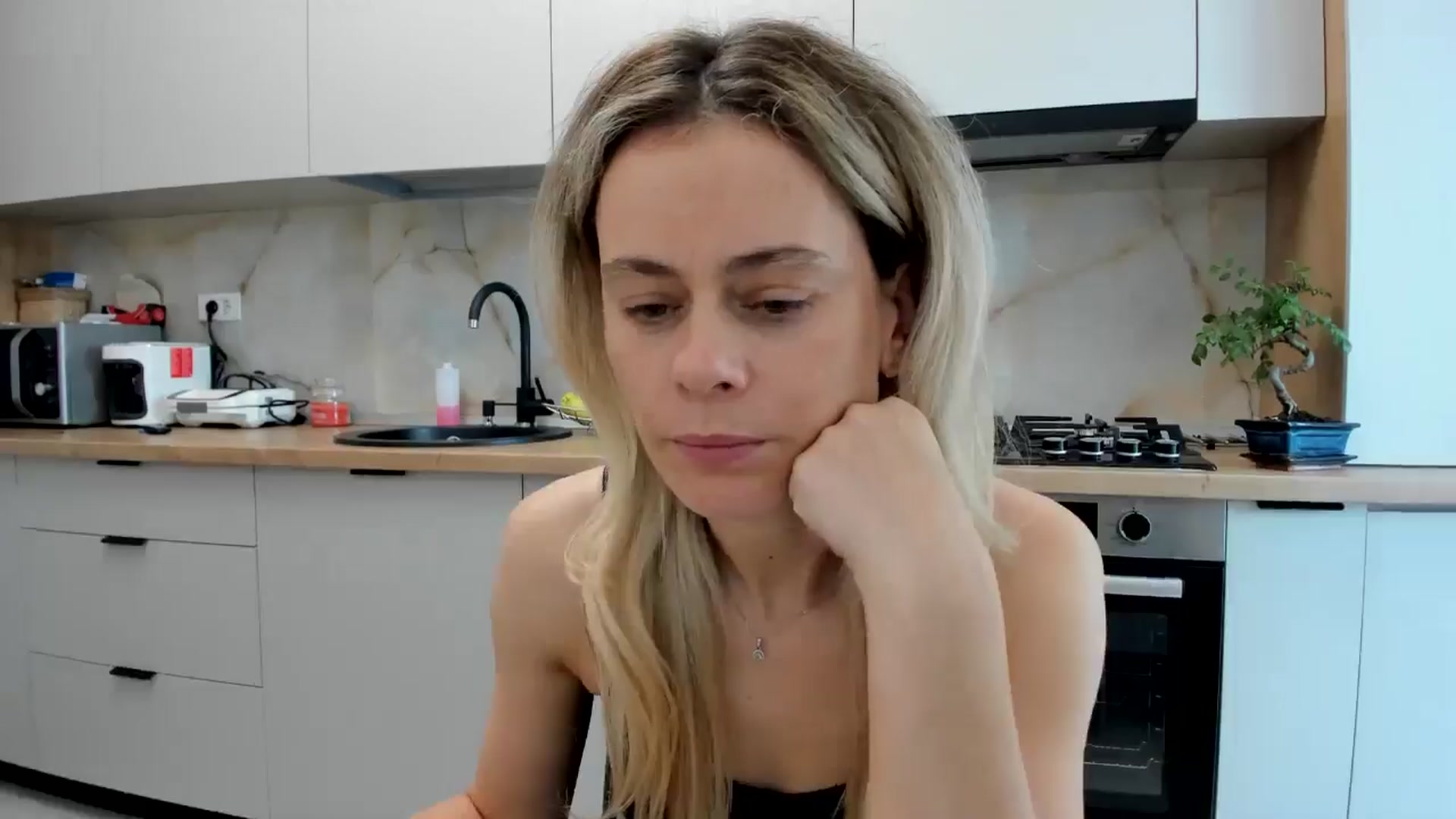 Gallery image thumbnail from DebbyPaige's myfreecams stream on, 05/30/2024, 10:05 image 18 of 20