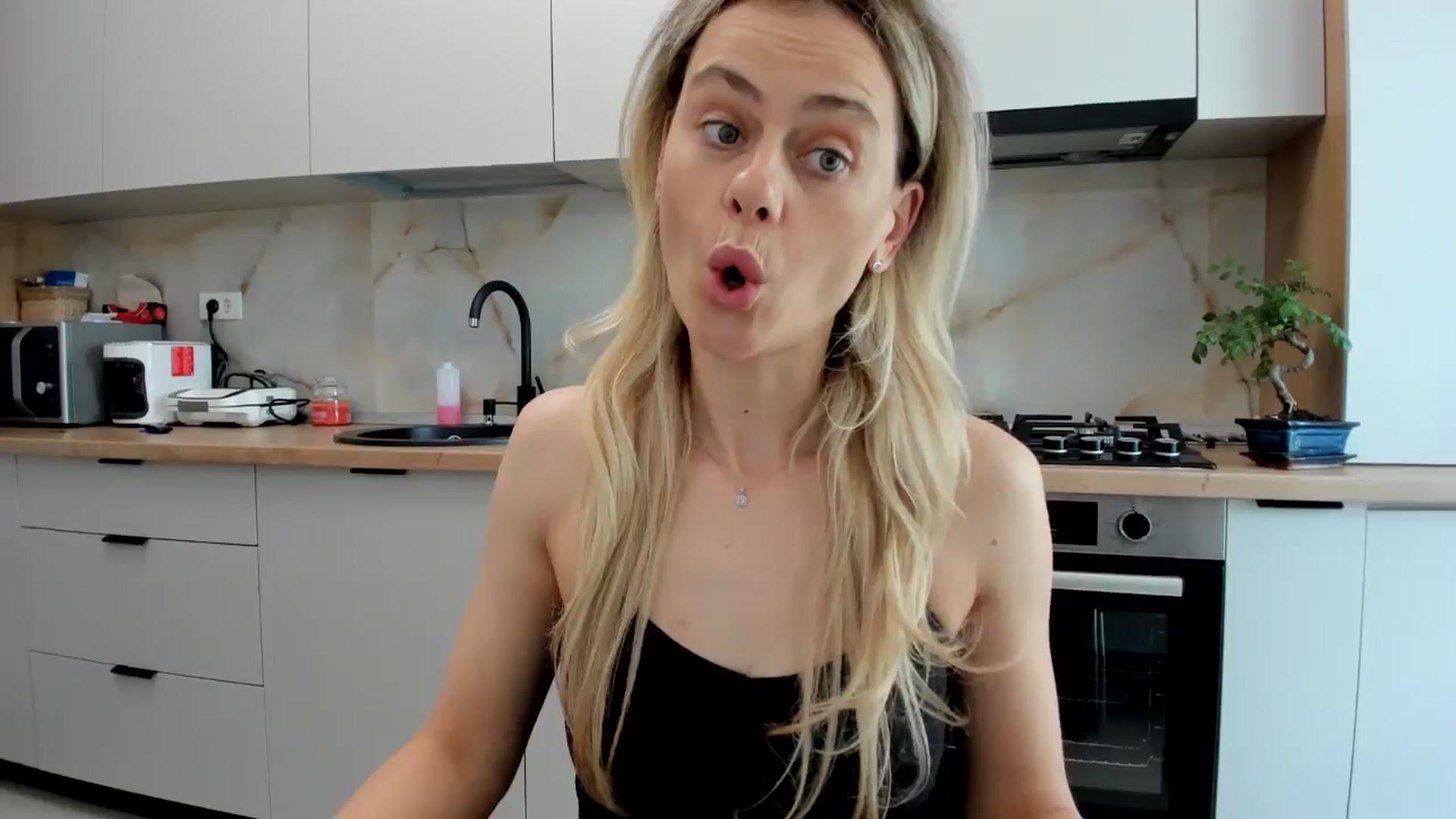 Gallery image thumbnail from DebbyPaige's myfreecams stream on, 05/30/2024, 10:05 image 10 of 20
