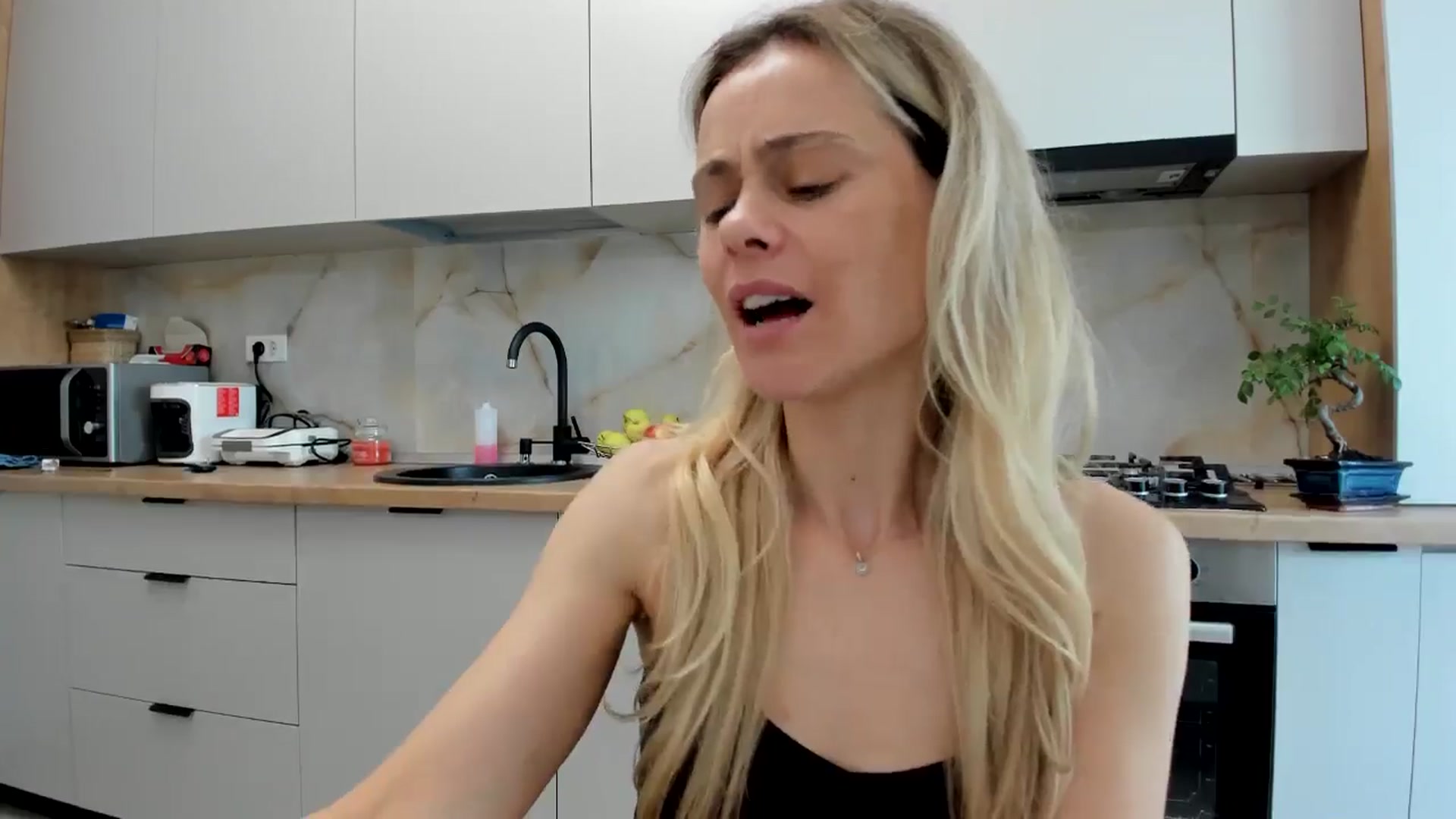 Gallery image thumbnail from DebbyPaige's myfreecams stream on, 05/30/2024, 12:30 image 3 of 20