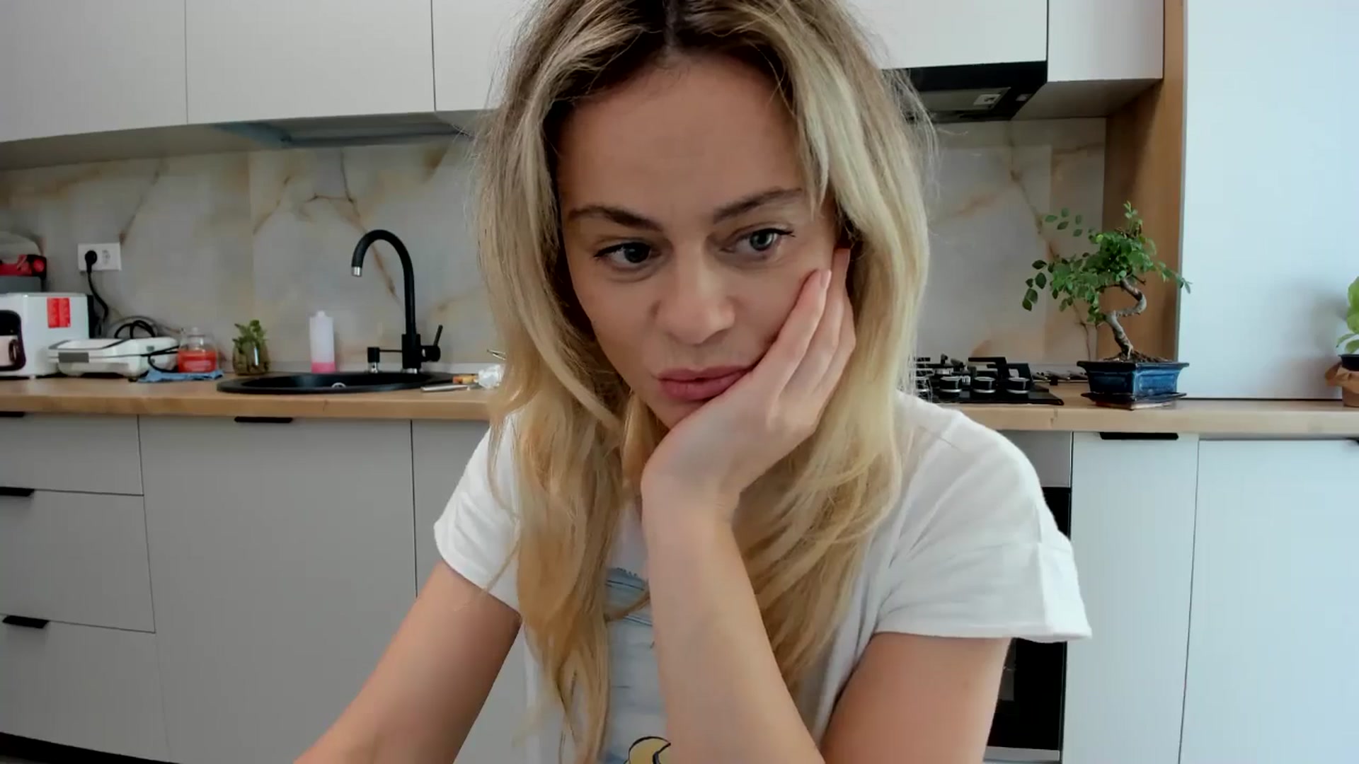 Gallery image thumbnail from DebbyPaige's myfreecams stream on, 06/03/2024, 12:26 image 15 of 20