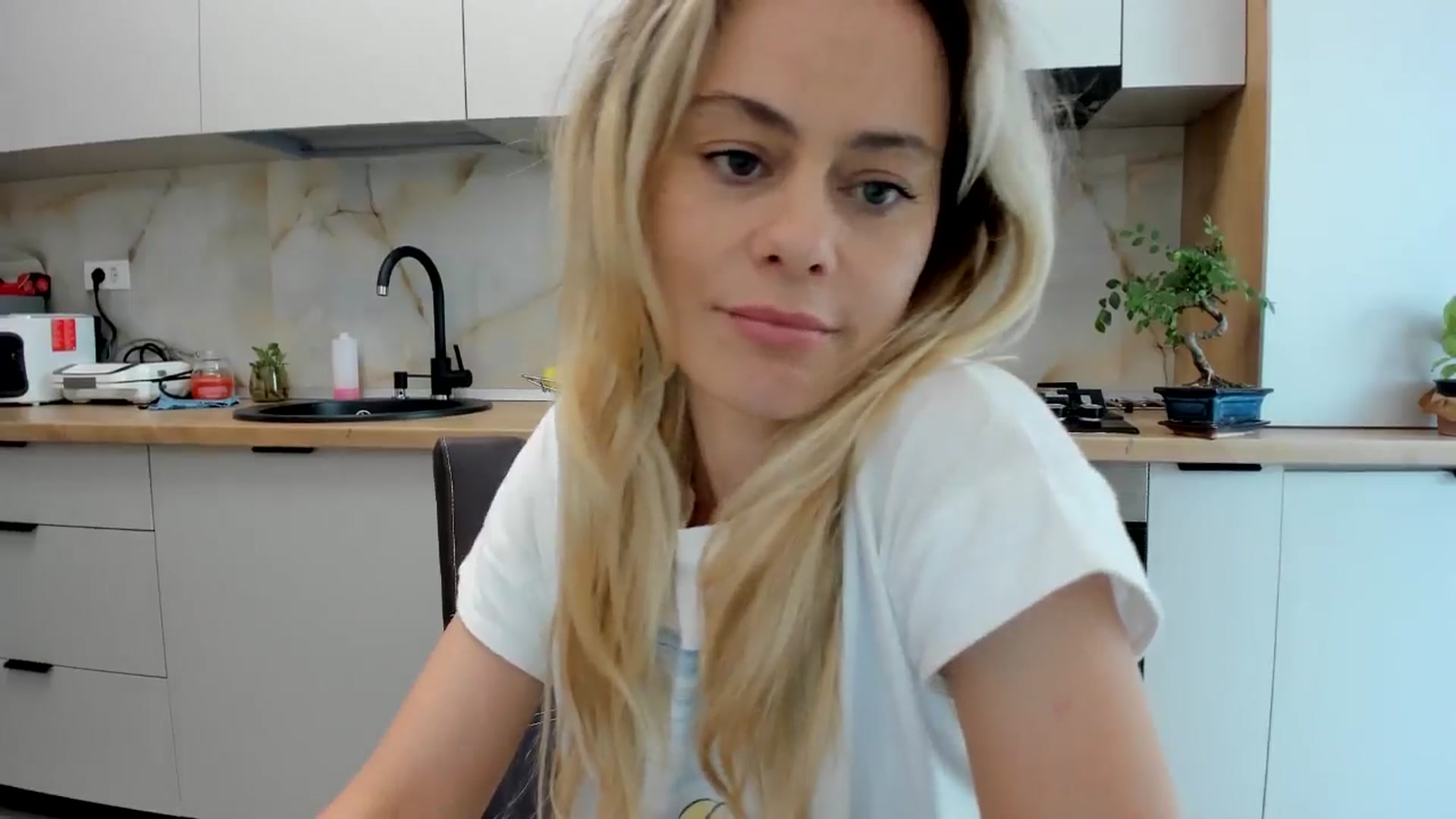 Gallery image thumbnail from DebbyPaige's myfreecams stream on, 06/03/2024, 12:26 image 10 of 20