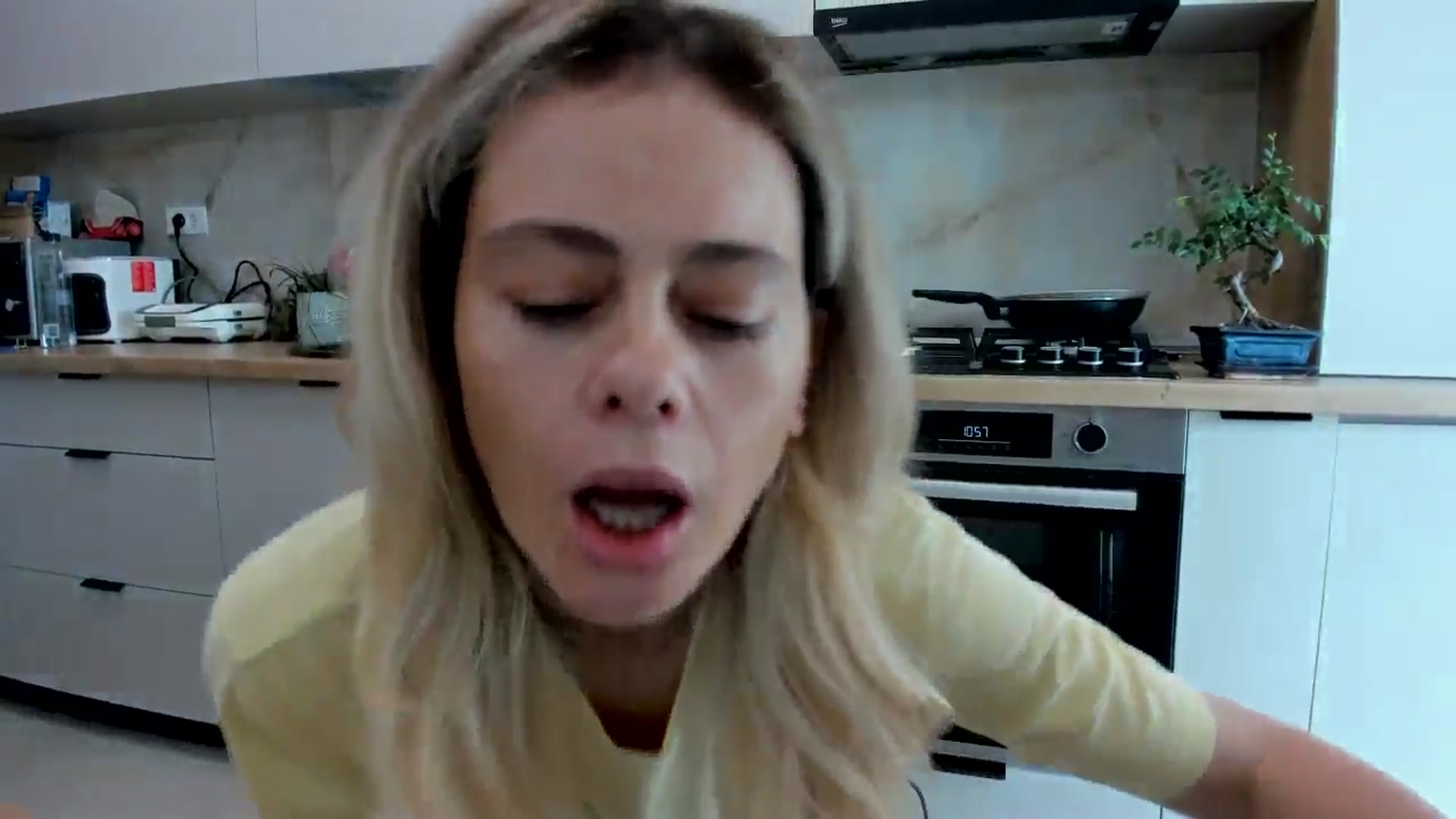 Gallery image thumbnail from DebbyPaige's myfreecams stream on, 06/09/2024, 08:38 image 9 of 20