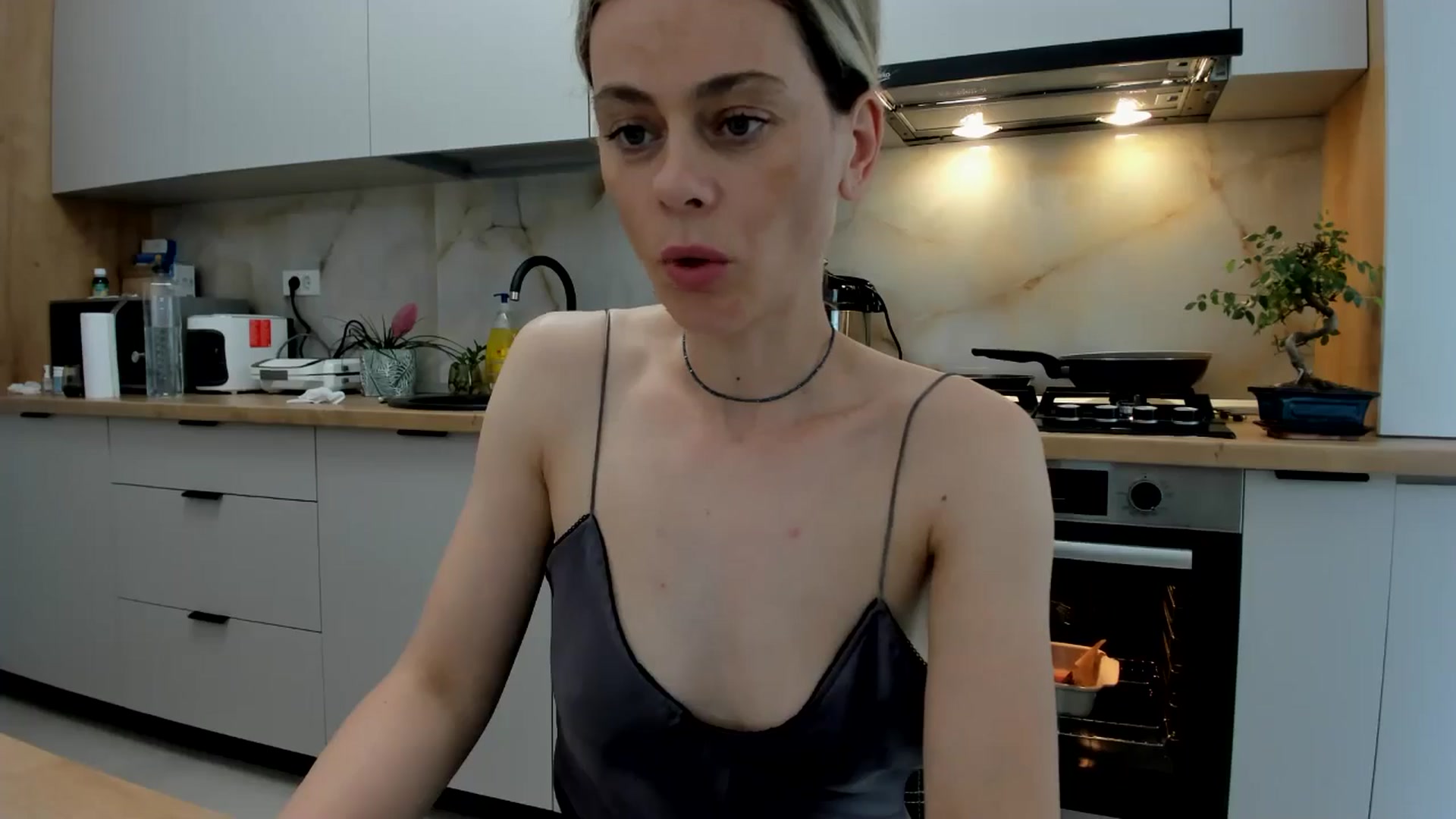Gallery image thumbnail from DebbyPaige's myfreecams stream on, 06/09/2024, 19:08 image 4 of 20
