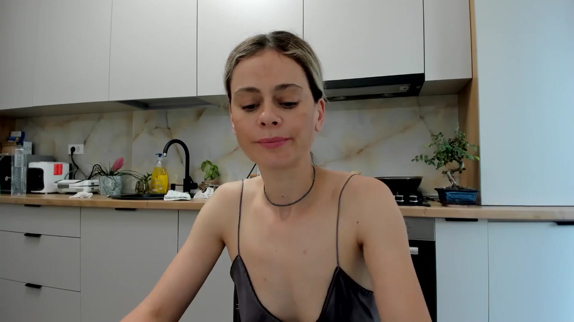 Gallery image thumbnail from DebbyPaige's myfreecams stream on, 06/09/2024, 19:08 image 7 of 20