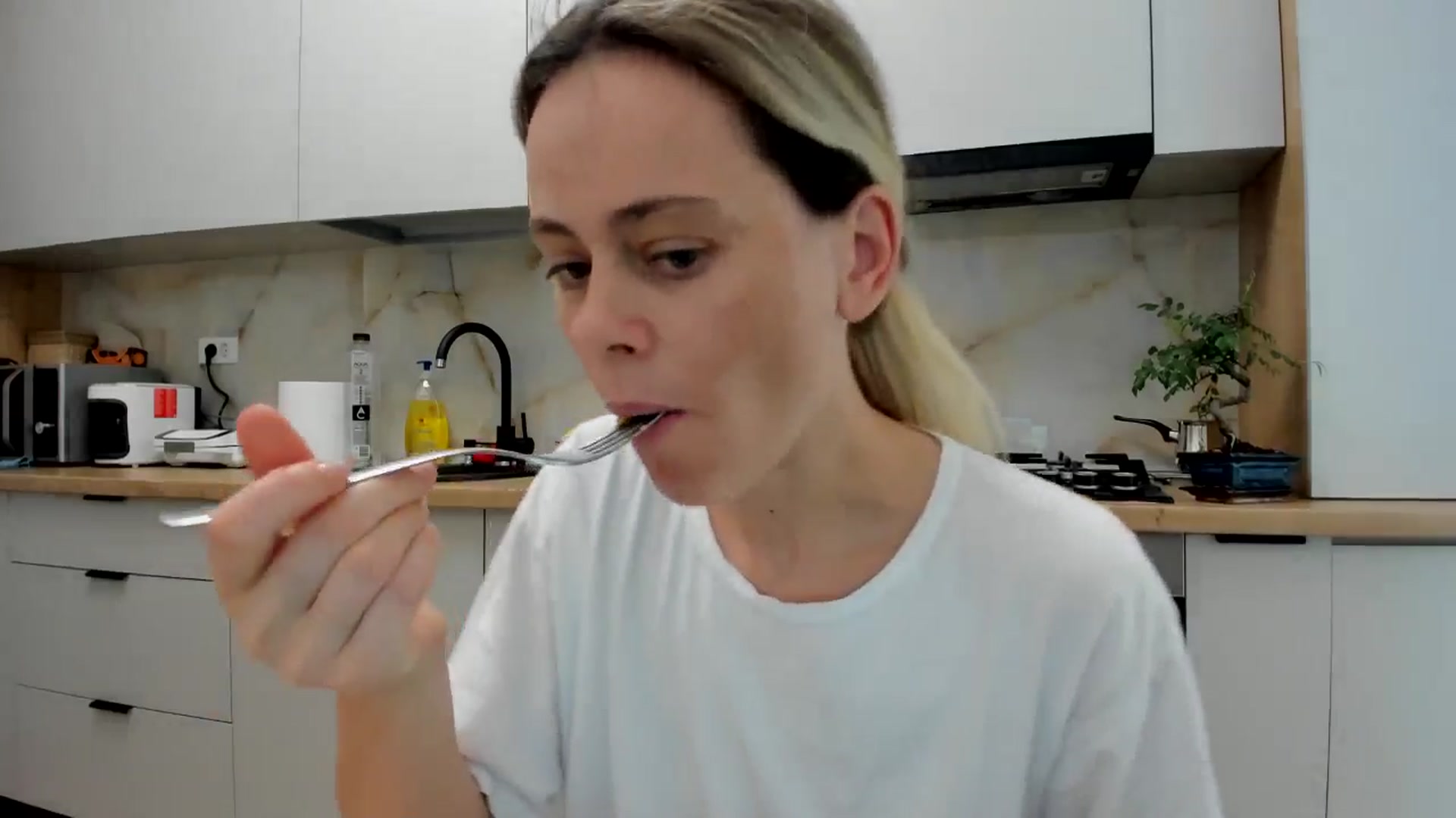 Gallery image thumbnail from DebbyPaige's myfreecams stream on, 06/12/2024, 11:54 image 4 of 20