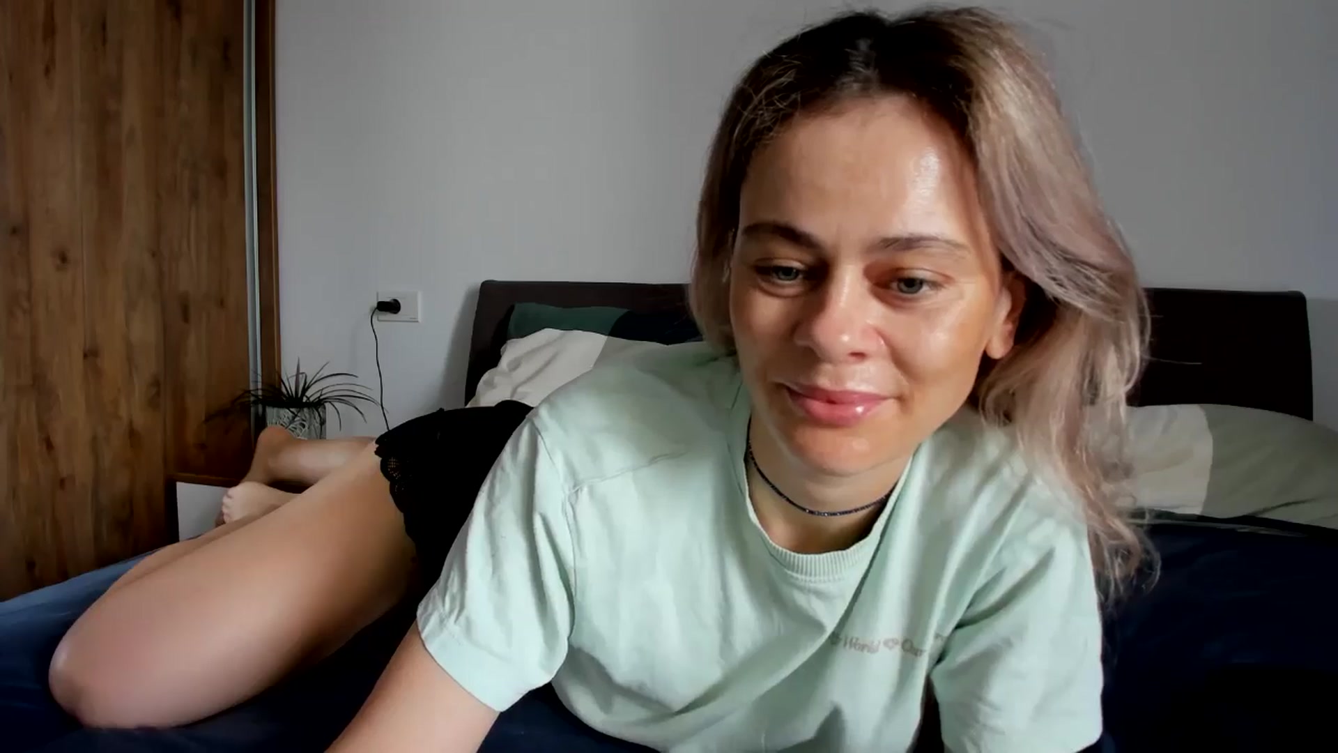 Gallery image thumbnail from DebbyPaige's myfreecams stream on, 06/15/2024, 08:00 image 6 of 20