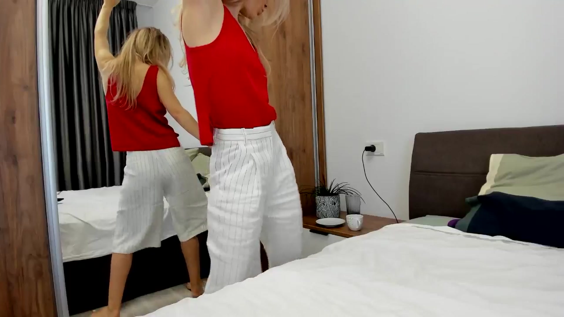 Gallery image thumbnail from DebbyPaige's myfreecams stream on, 06/17/2024, 09:19 image 11 of 20