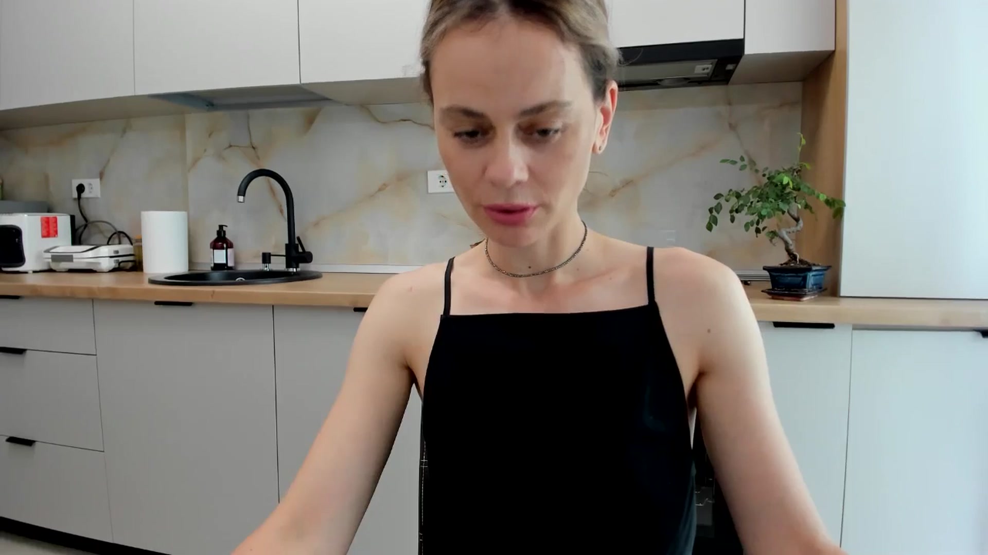 Gallery image thumbnail from DebbyPaige's myfreecams stream on, 06/18/2024, 14:51 image 3 of 20