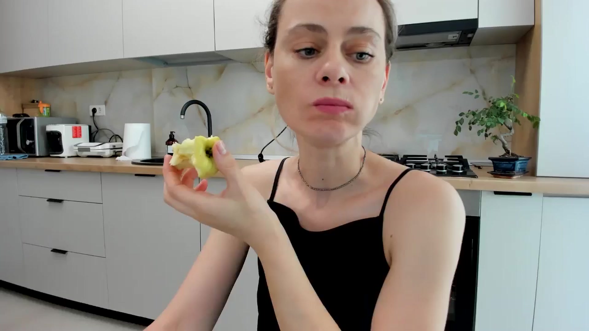 Gallery image thumbnail from DebbyPaige's myfreecams stream on, 06/18/2024, 14:51 image 14 of 20