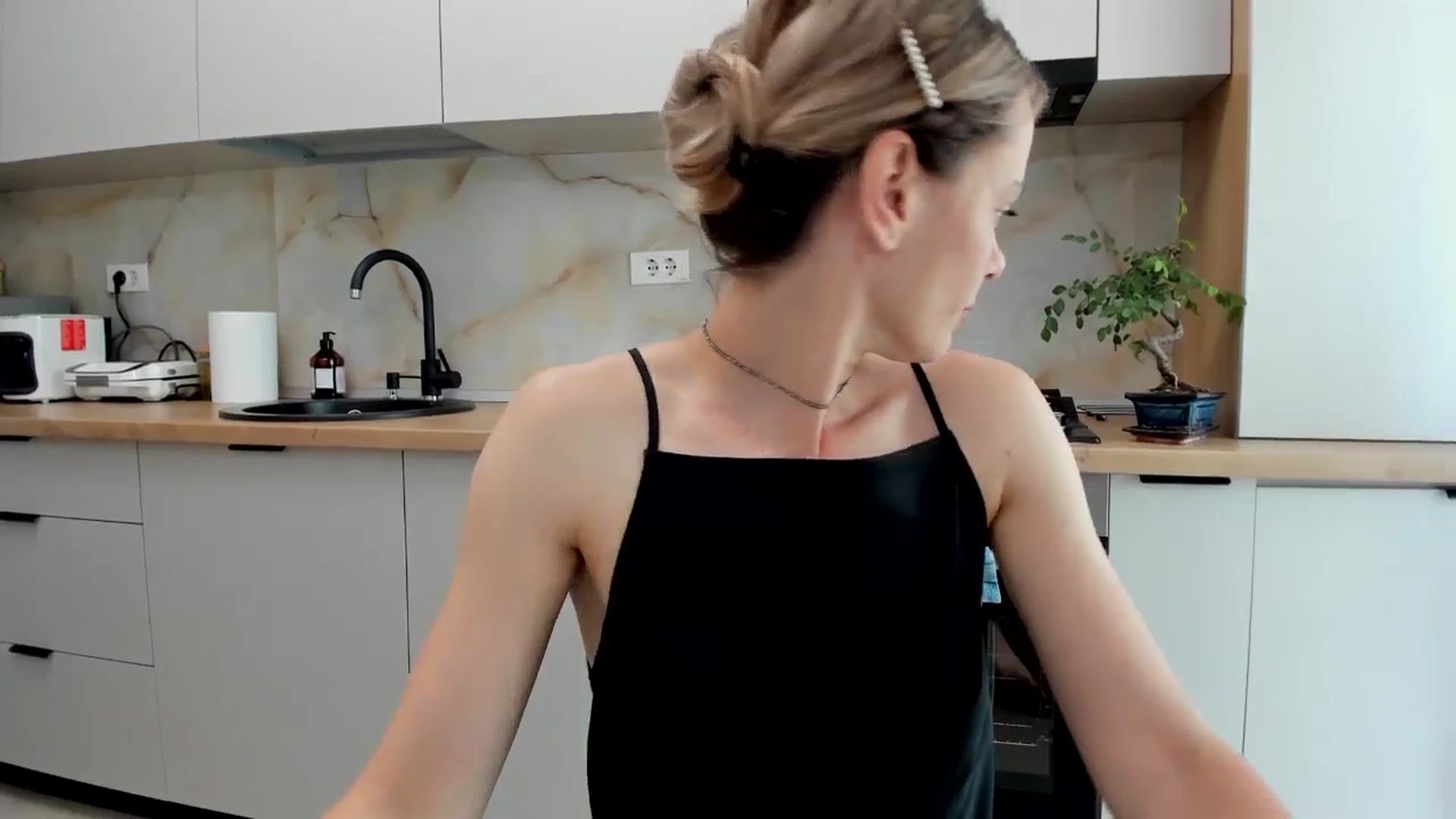 Gallery image thumbnail from DebbyPaige's myfreecams stream on, 06/18/2024, 14:51 image 2 of 20