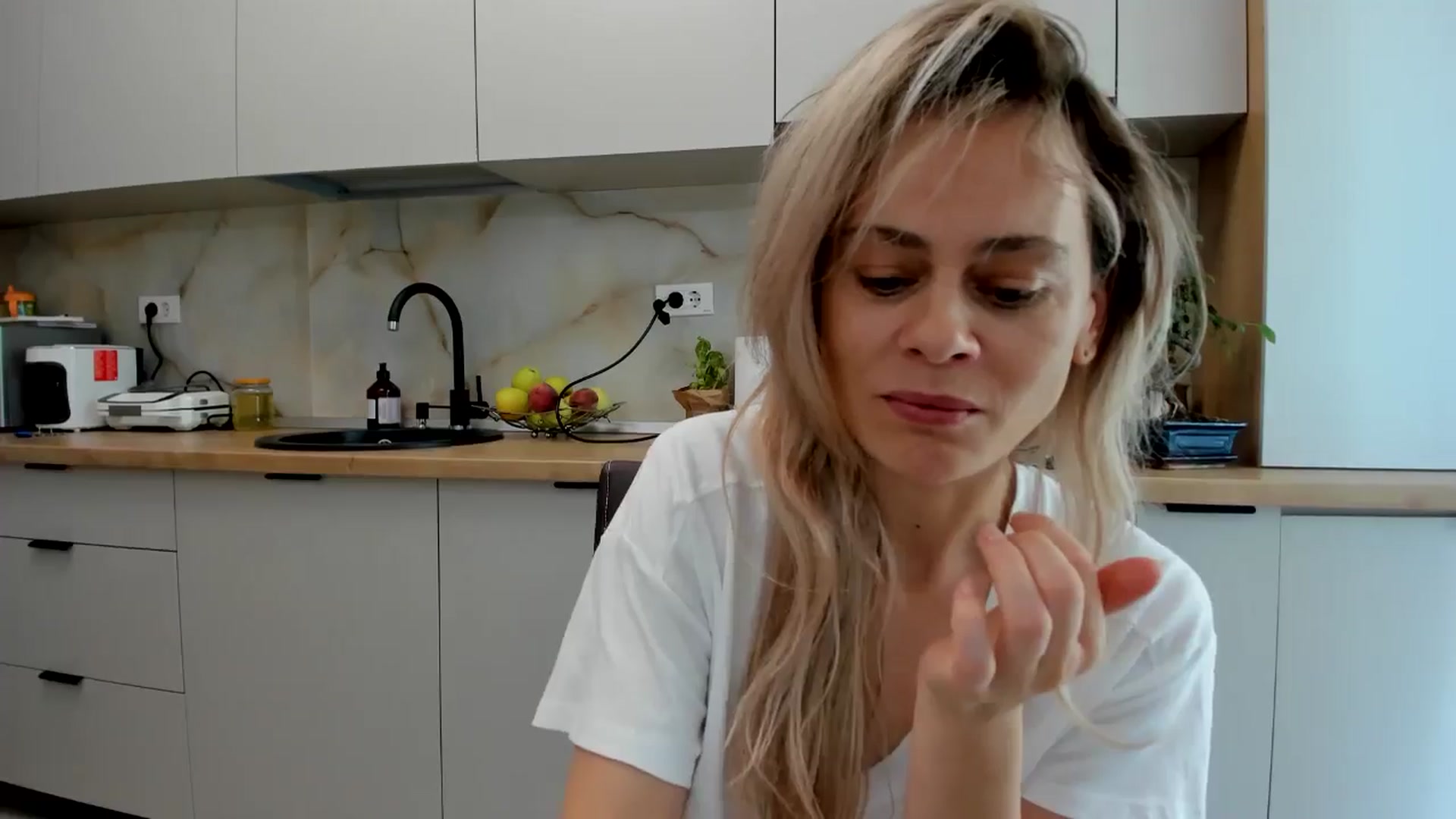 Gallery image thumbnail from DebbyPaige's myfreecams stream on, 06/19/2024, 10:57 image 5 of 20