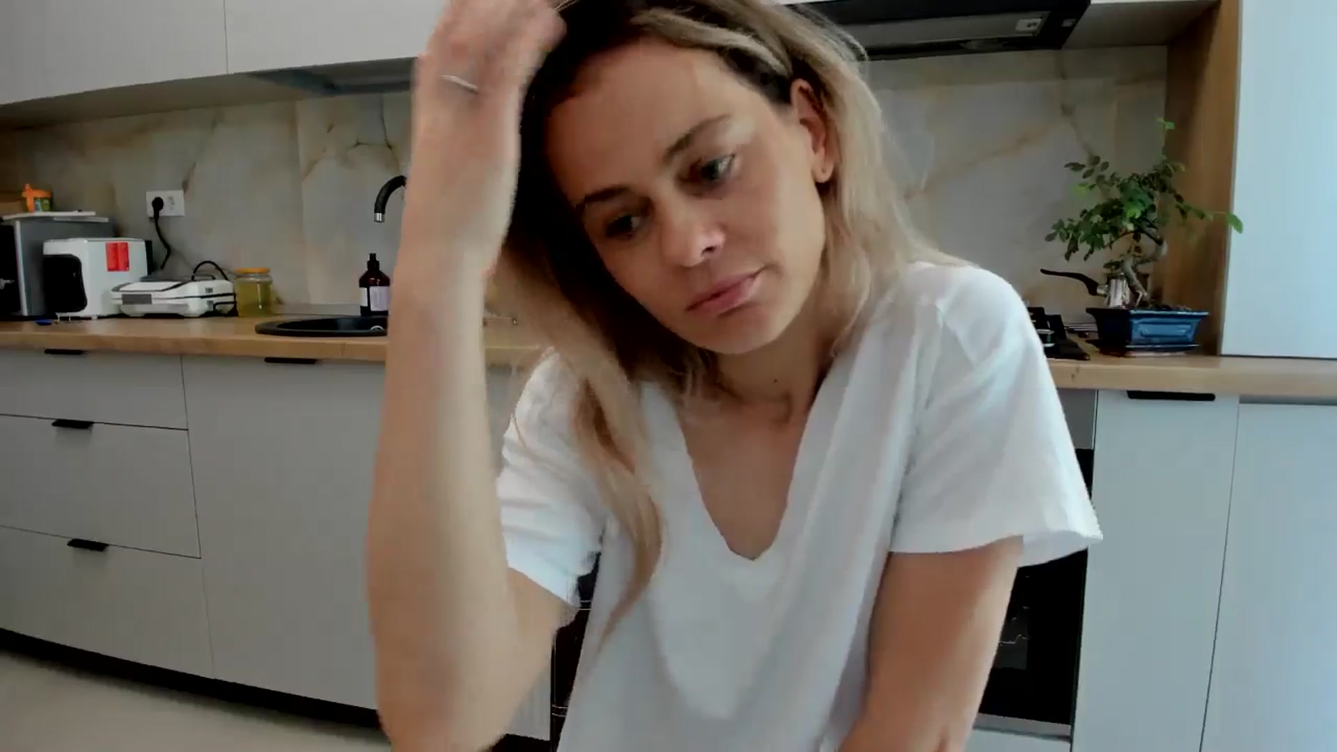 Gallery image thumbnail from DebbyPaige's myfreecams stream on, 06/19/2024, 10:57 image 7 of 20