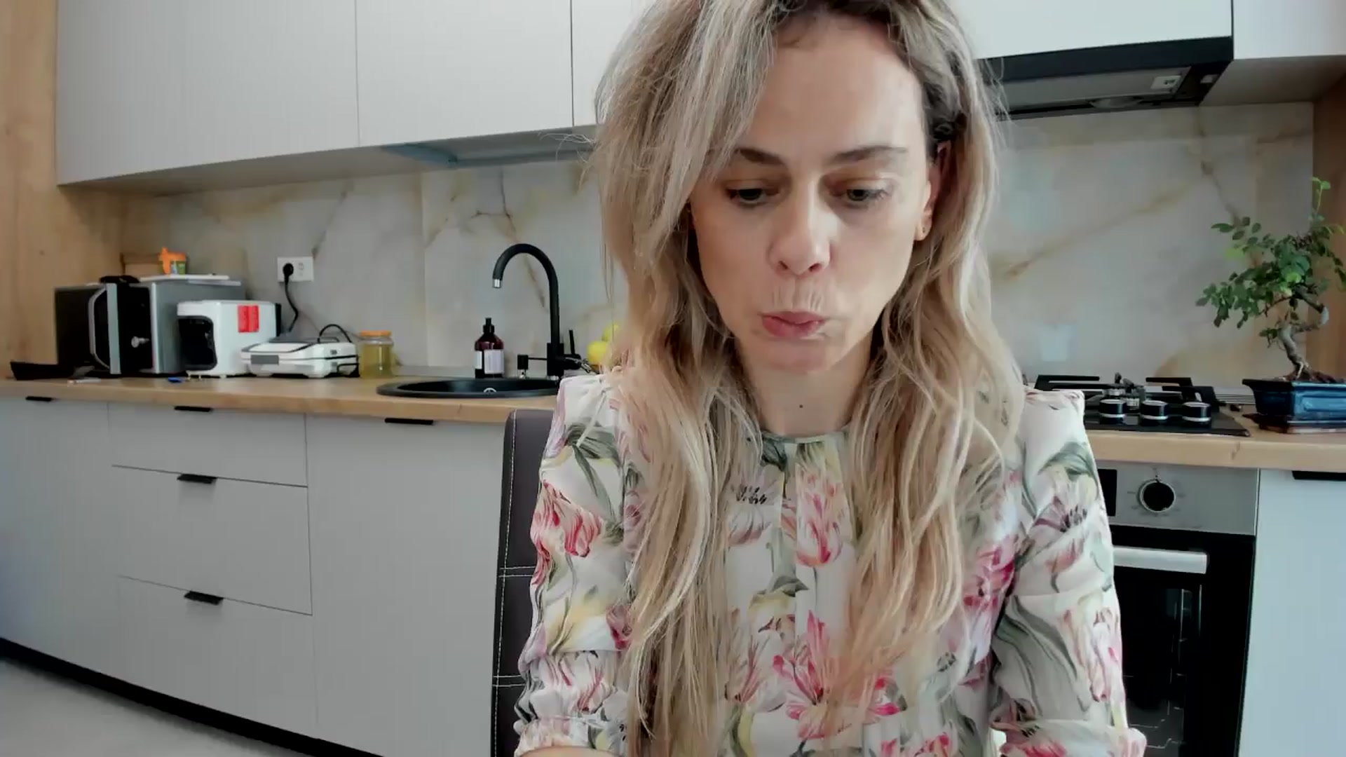 Gallery image thumbnail from DebbyPaige's myfreecams stream on, 06/19/2024, 10:57 image 19 of 20