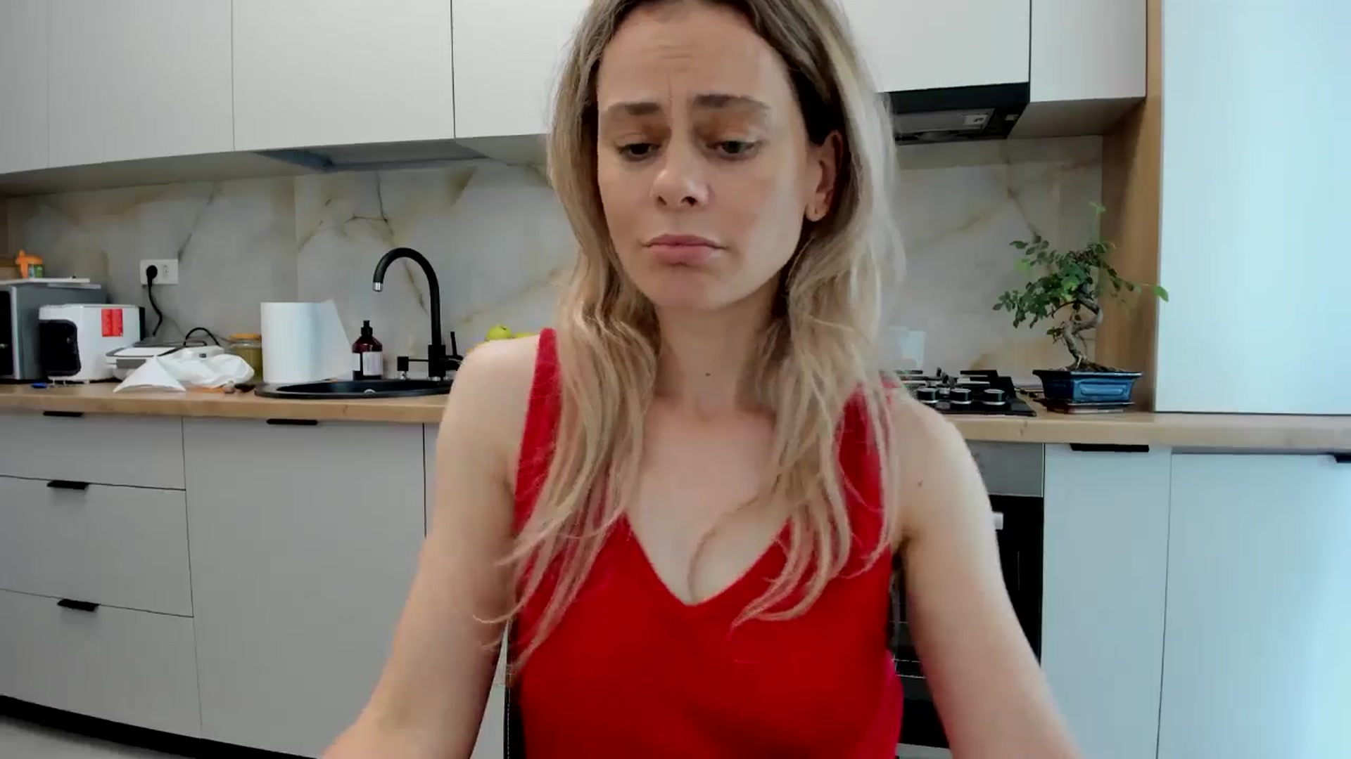 Gallery image thumbnail from DebbyPaige's myfreecams stream on, 06/19/2024, 12:20 image 16 of 20