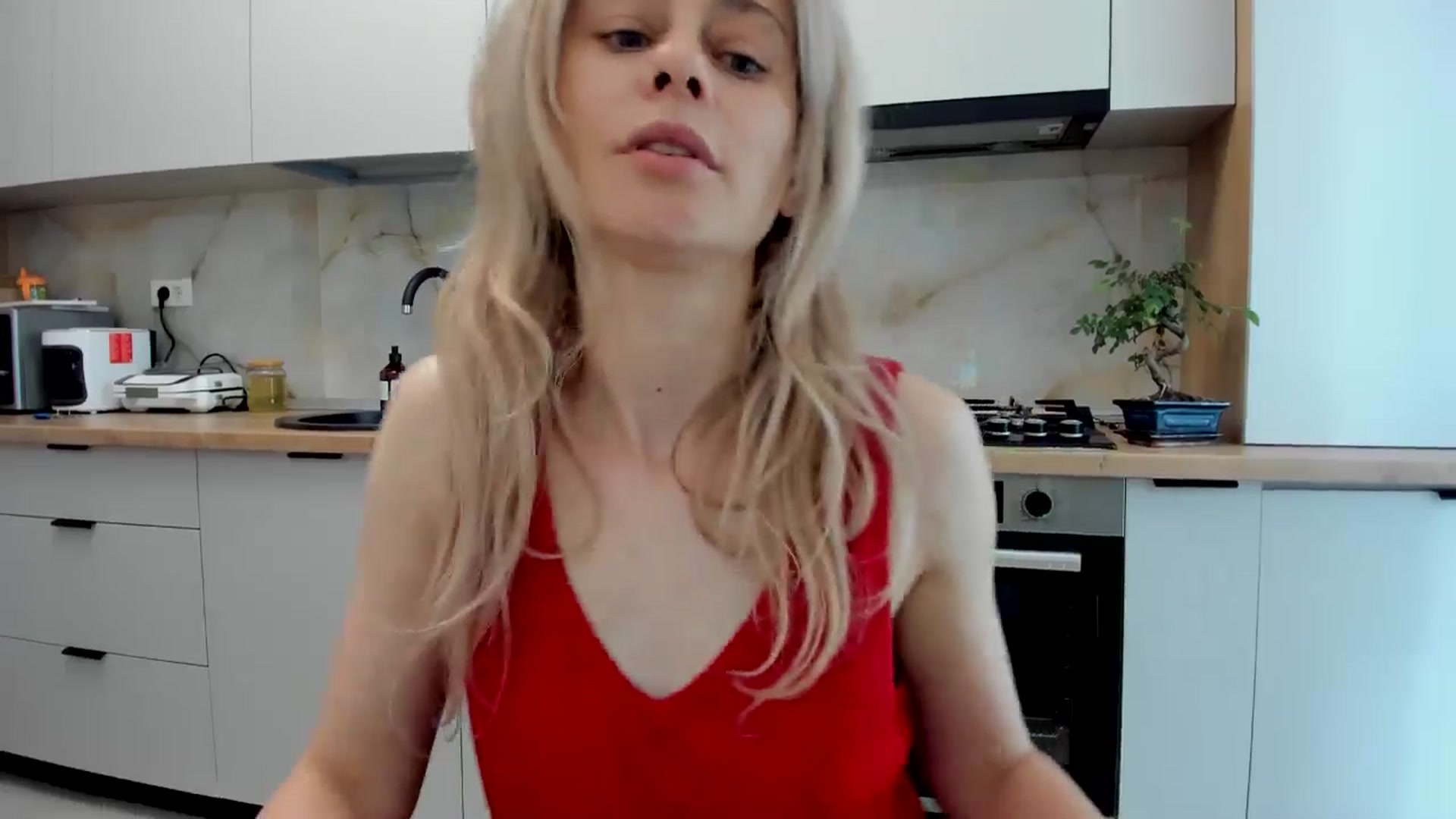 Gallery image thumbnail from DebbyPaige's myfreecams stream on, 06/19/2024, 12:20 image 14 of 20