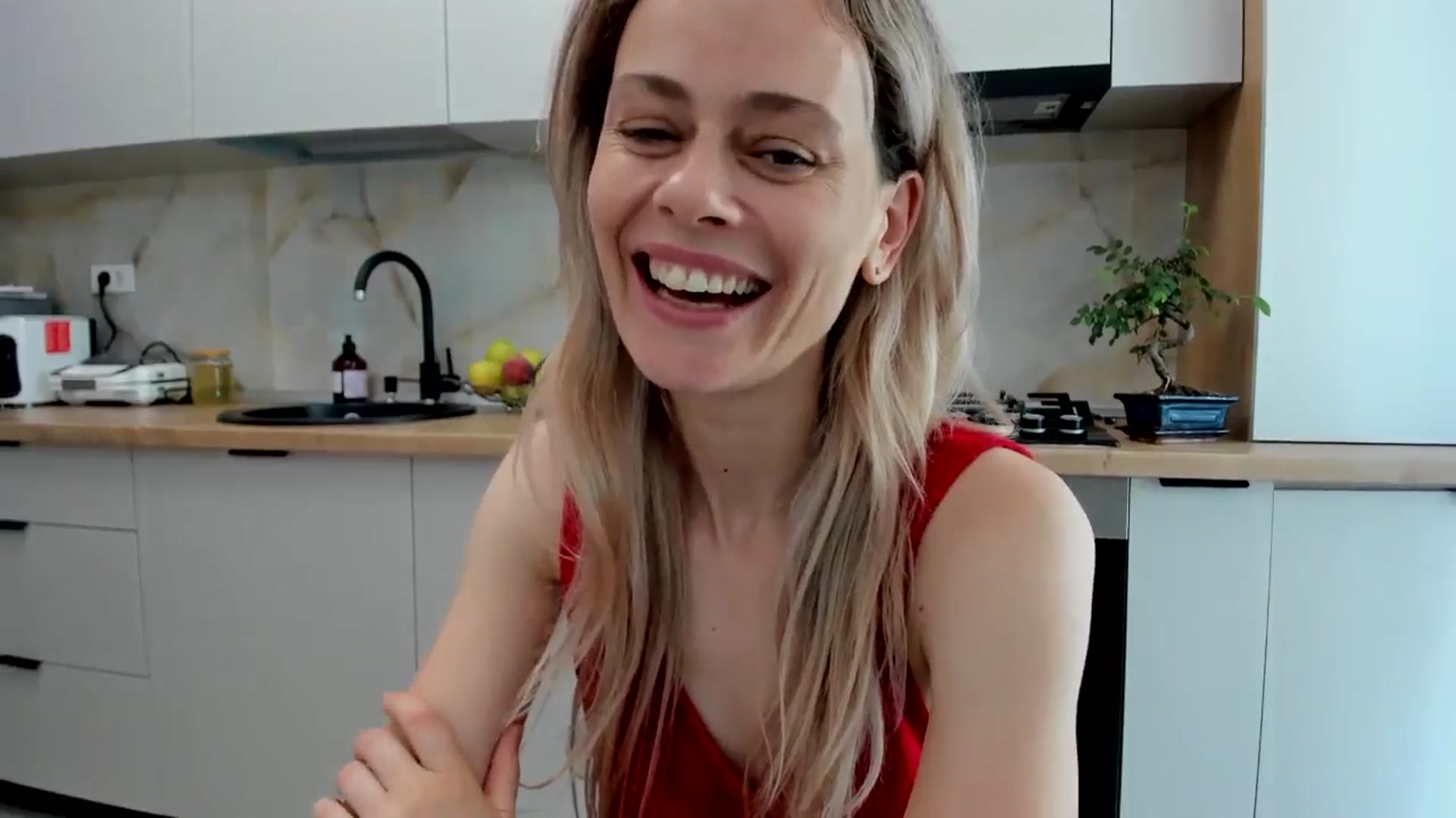 Gallery image thumbnail from DebbyPaige's myfreecams stream on, 06/19/2024, 12:20 image 4 of 20