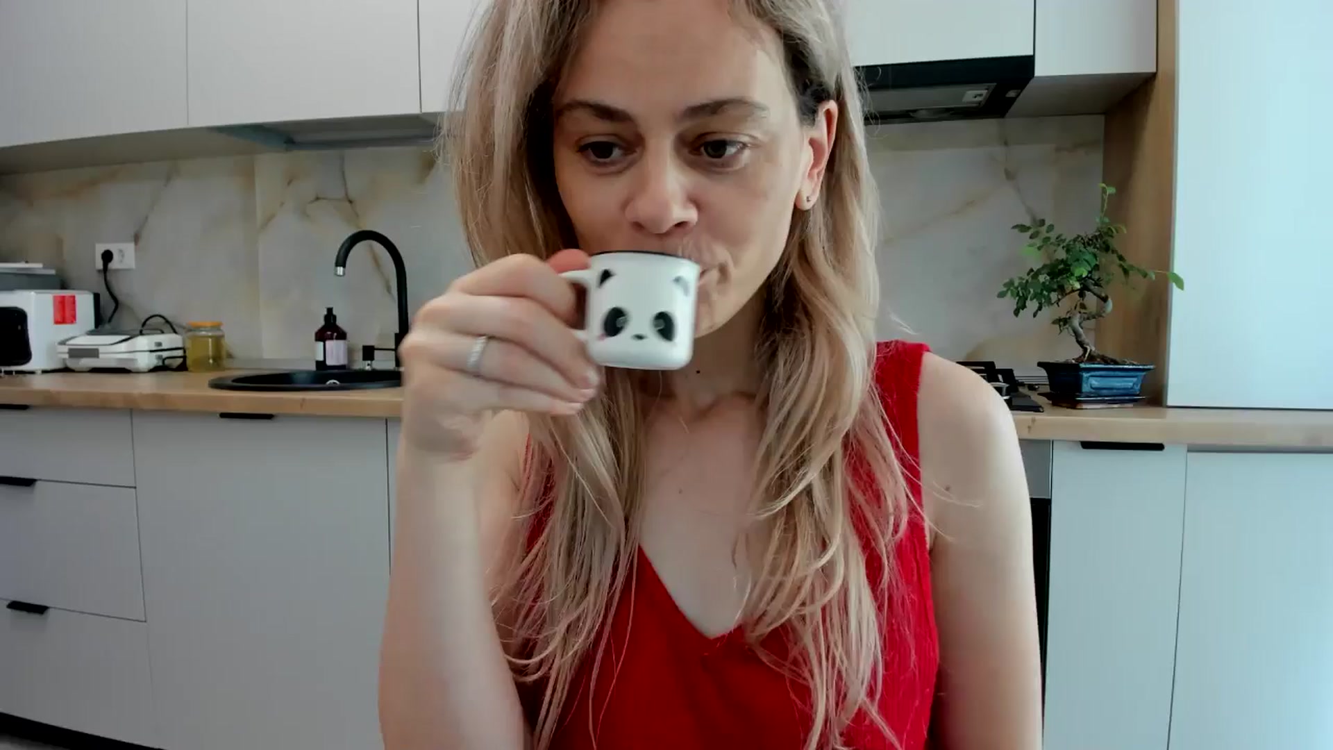Gallery image thumbnail from DebbyPaige's myfreecams stream on, 06/19/2024, 12:20 image 6 of 20