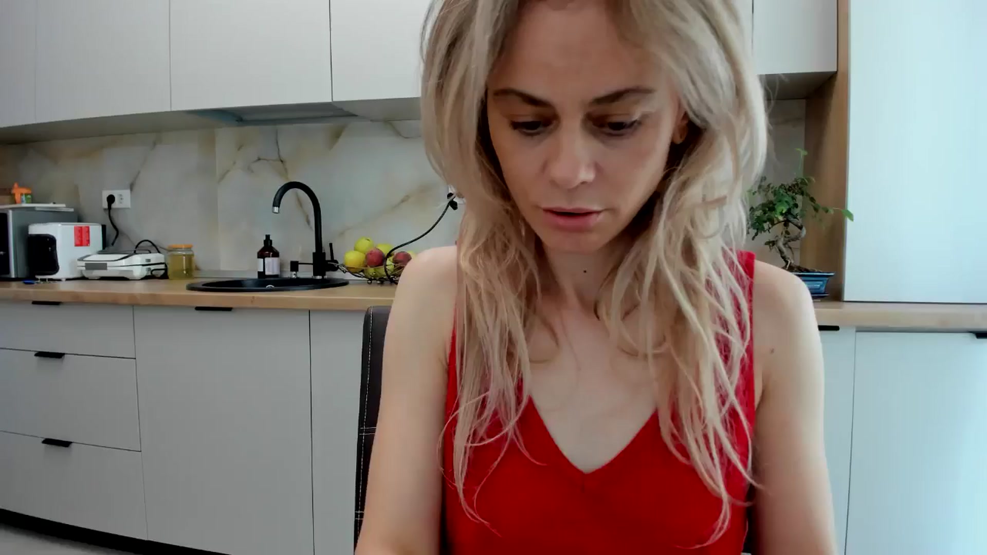Gallery image thumbnail from DebbyPaige's myfreecams stream on, 06/19/2024, 12:20 image 13 of 20