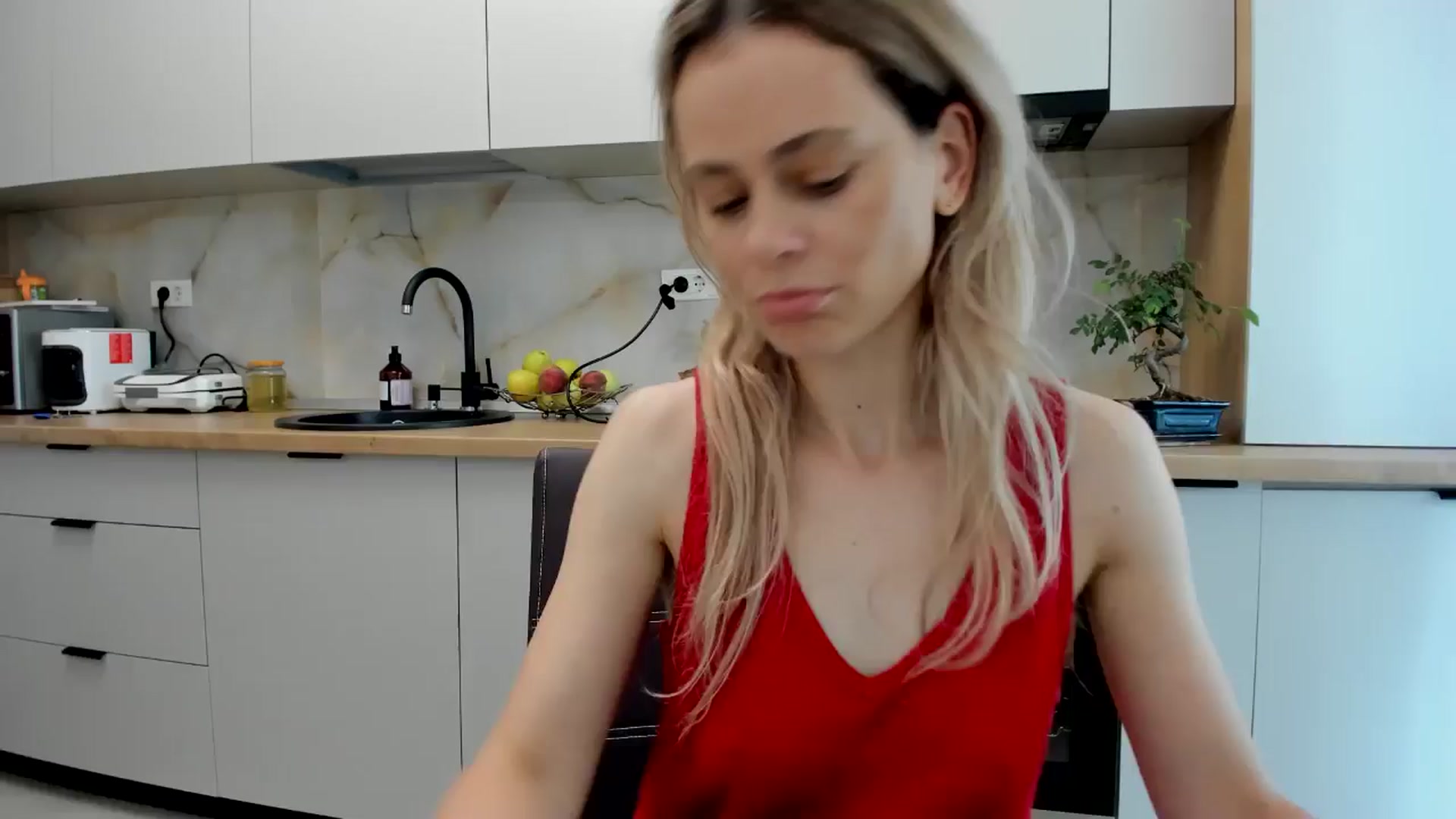Gallery image thumbnail from DebbyPaige's myfreecams stream on, 06/19/2024, 12:20 image 15 of 20