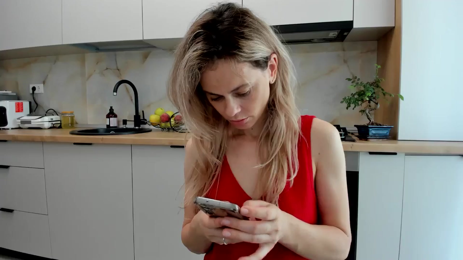 Gallery image thumbnail from DebbyPaige's myfreecams stream on, 06/19/2024, 12:20 image 3 of 20