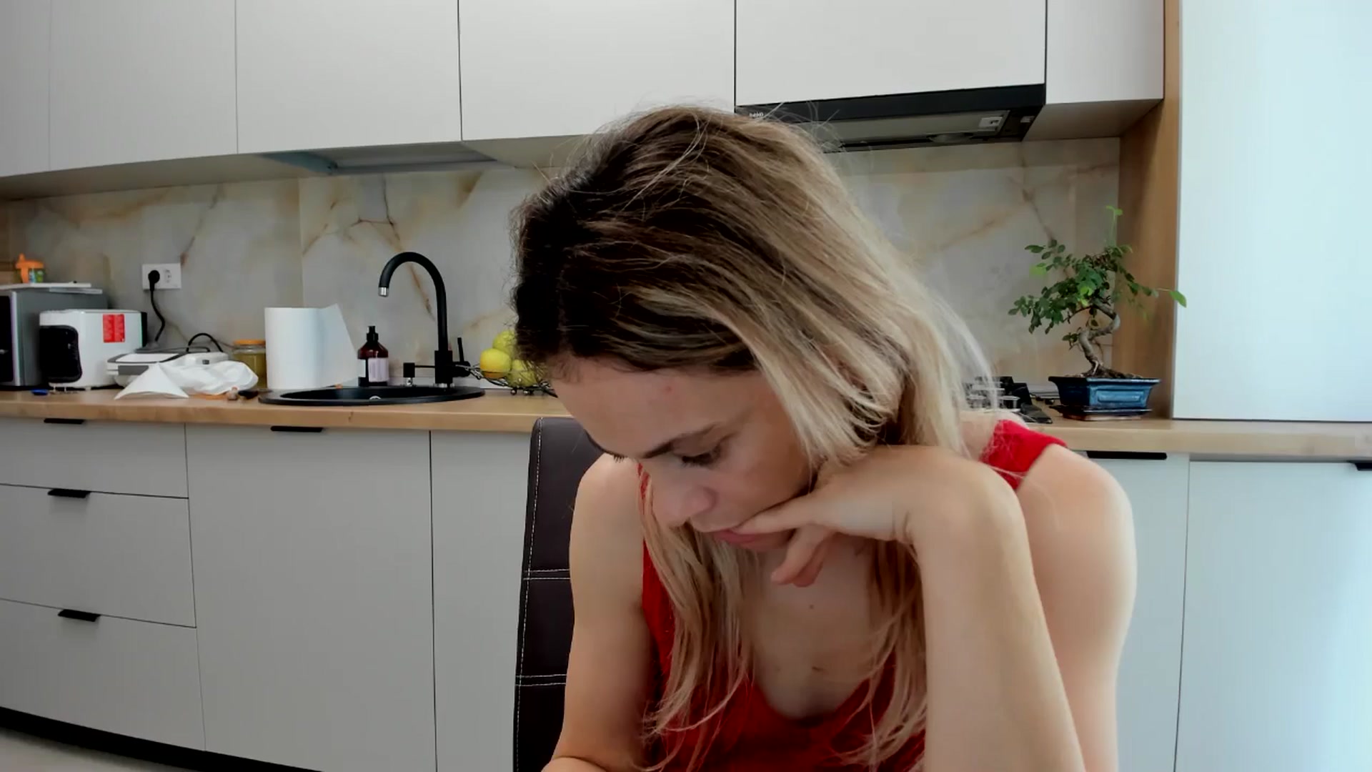 Gallery image thumbnail from DebbyPaige's myfreecams stream on, 06/19/2024, 12:20 image 17 of 20