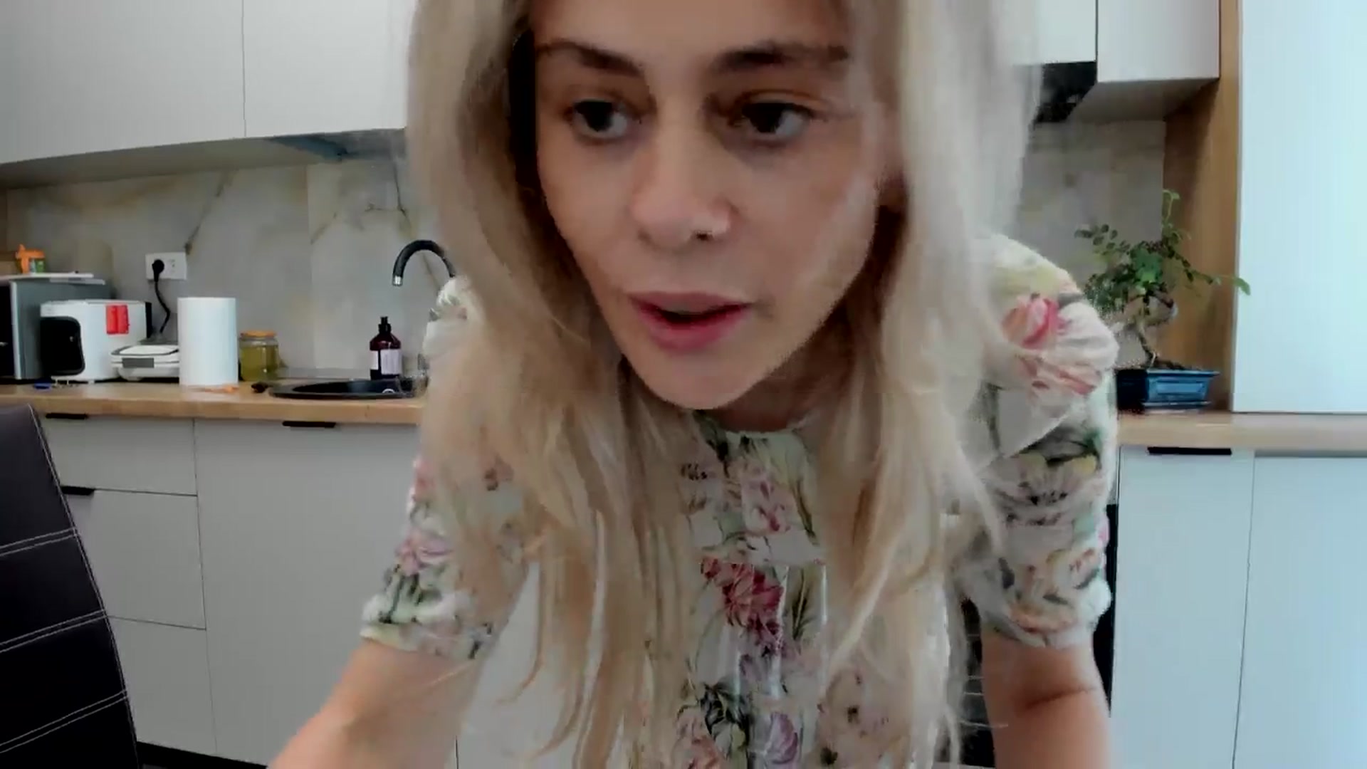 Gallery image thumbnail from DebbyPaige's myfreecams stream on, 06/19/2024, 13:13 image 5 of 20
