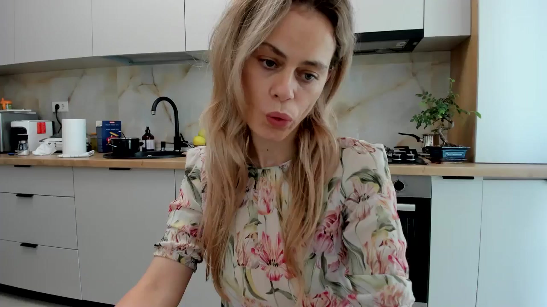 Gallery image thumbnail from DebbyPaige's myfreecams stream on, 06/19/2024, 13:55 image 3 of 20