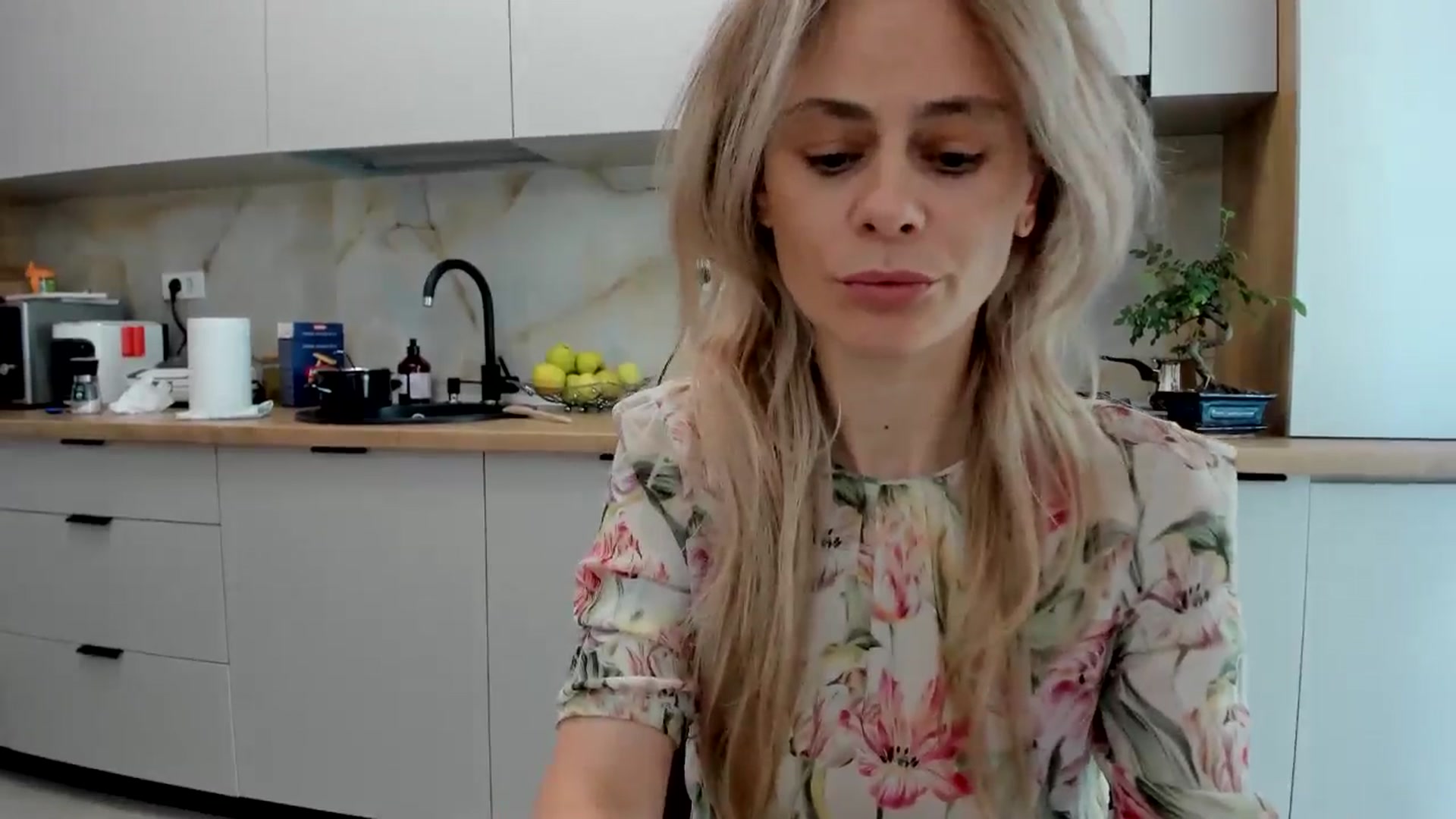 Gallery image thumbnail from DebbyPaige's myfreecams stream on, 06/19/2024, 13:55 image 8 of 20