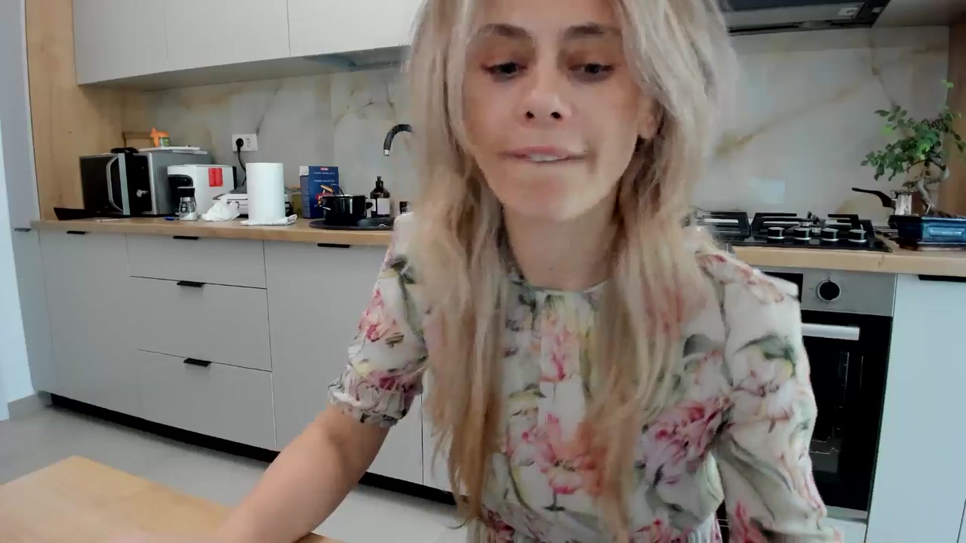 Gallery image thumbnail from DebbyPaige's myfreecams stream on, 06/19/2024, 13:55 image 10 of 20