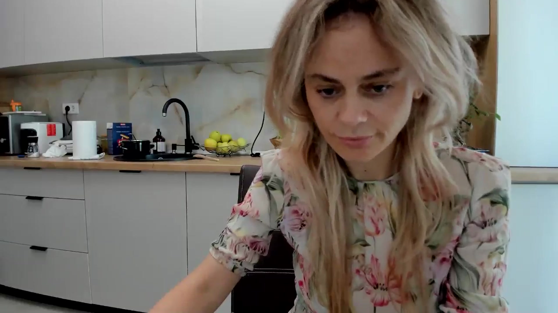 Gallery image thumbnail from DebbyPaige's myfreecams stream on, 06/19/2024, 13:55 image 6 of 20