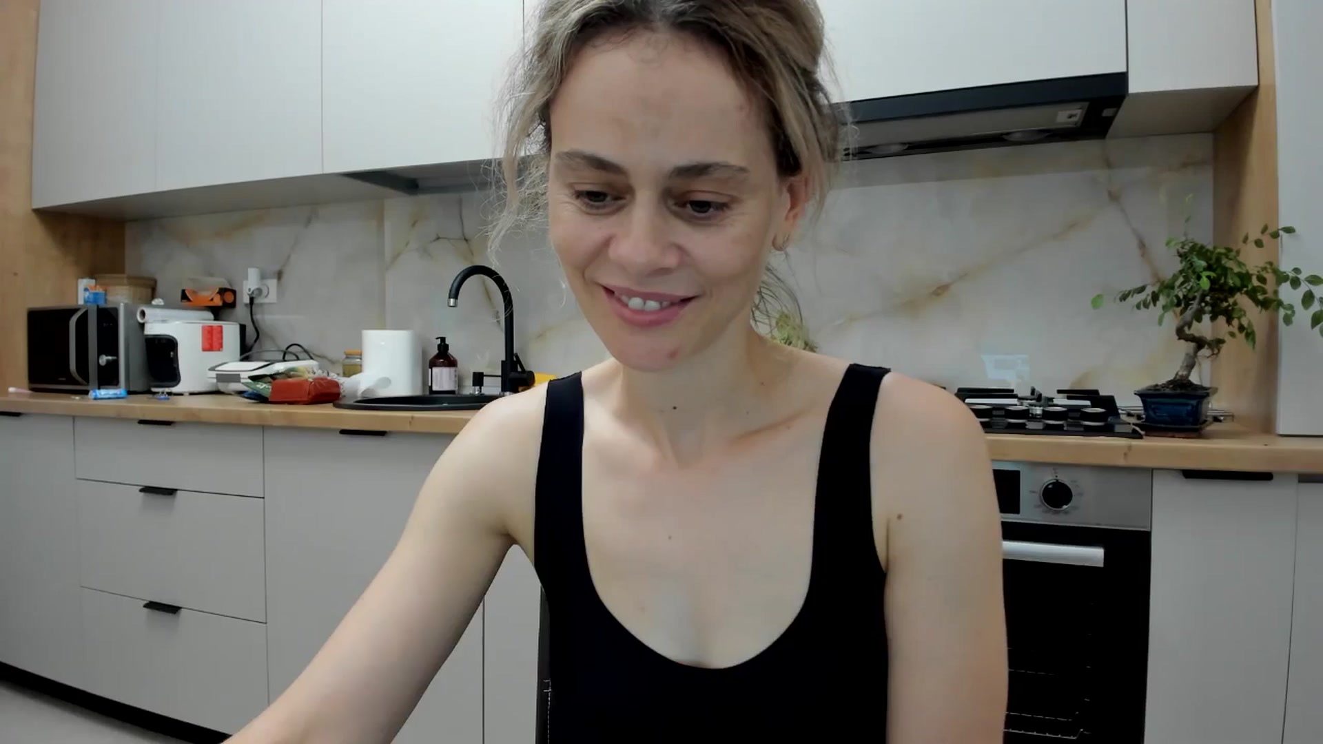 Gallery image thumbnail from DebbyPaige's myfreecams stream on, 06/21/2024, 19:50 image 12 of 20