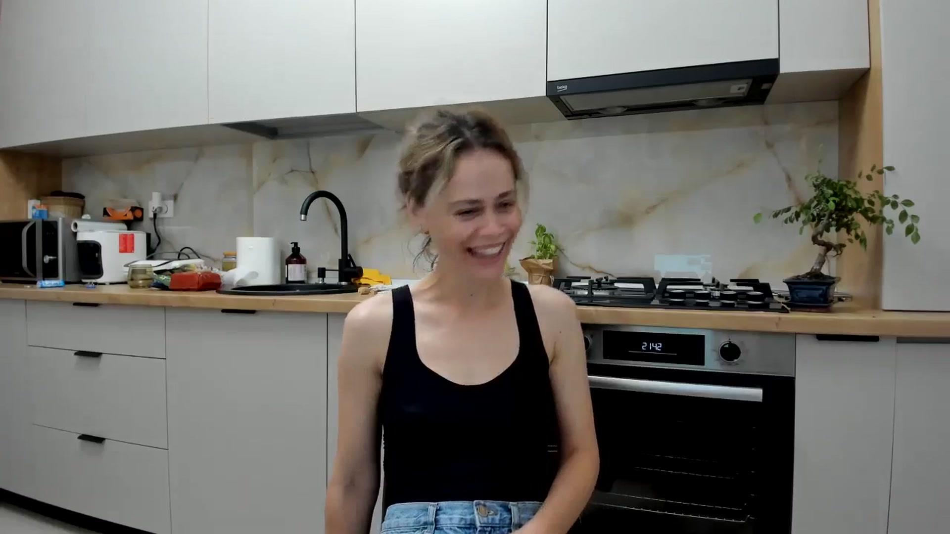 Gallery image thumbnail from DebbyPaige's myfreecams stream on, 06/21/2024, 19:50 image 6 of 20