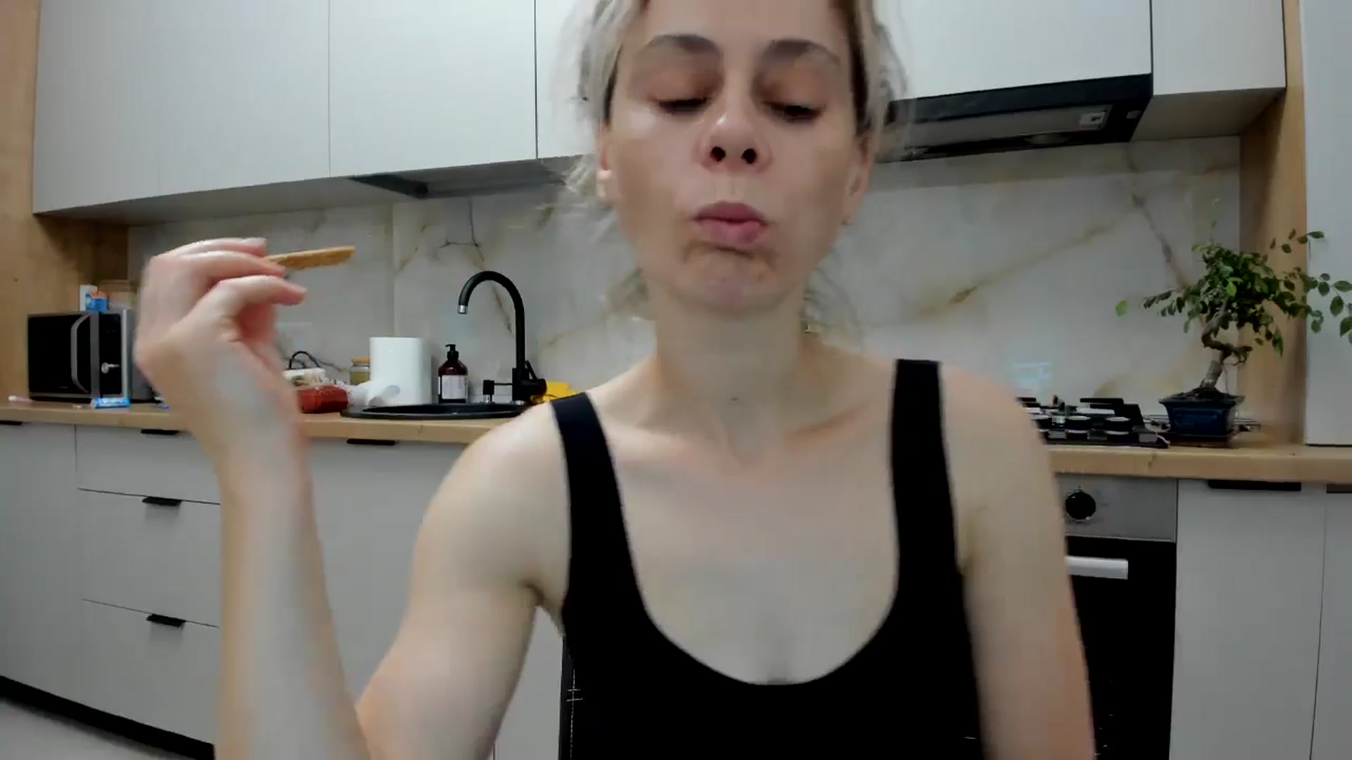 Gallery image thumbnail from DebbyPaige's myfreecams stream on, 06/21/2024, 19:50 image 14 of 20
