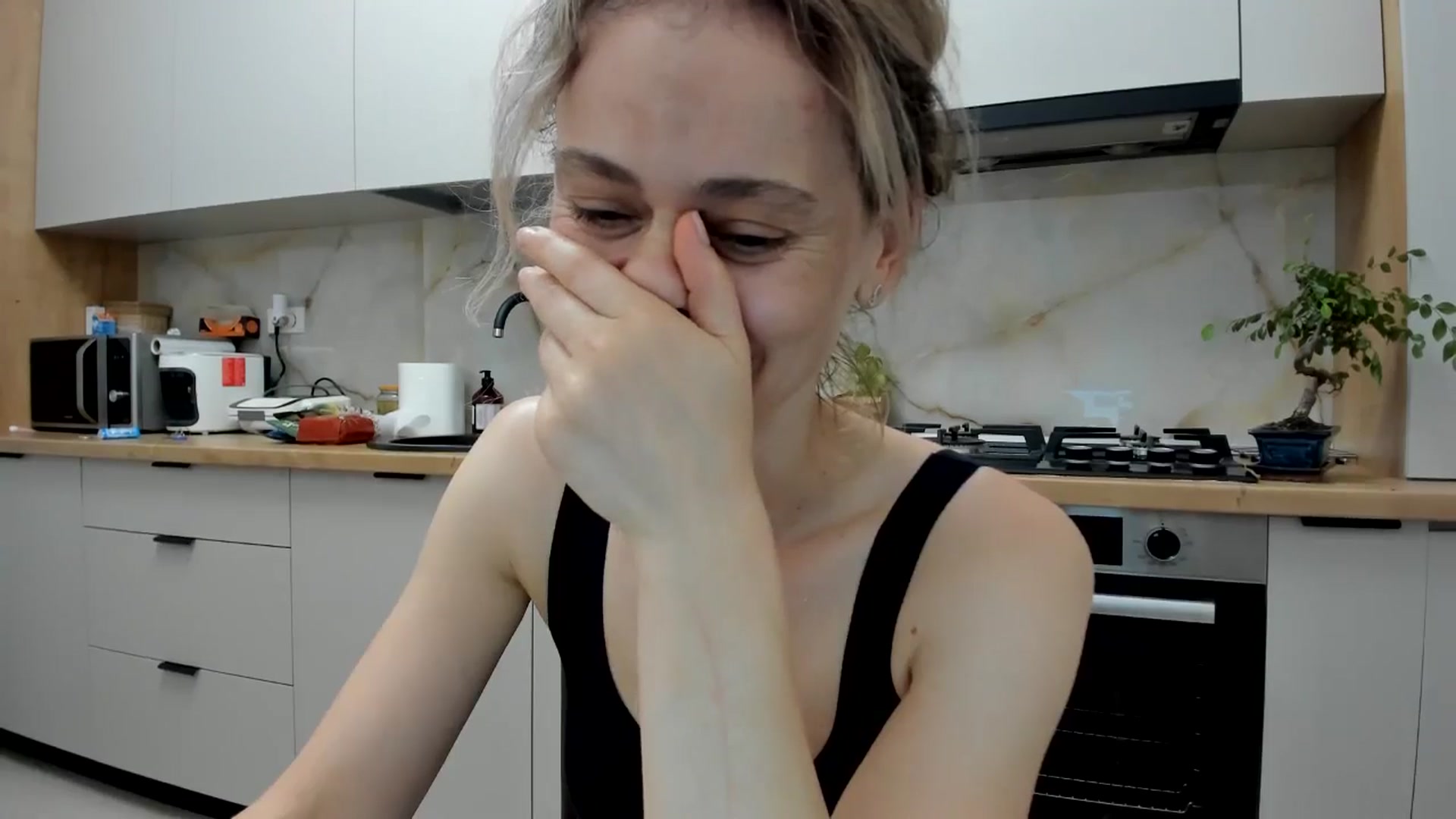 Gallery image thumbnail from DebbyPaige's myfreecams stream on, 06/21/2024, 19:50 image 15 of 20