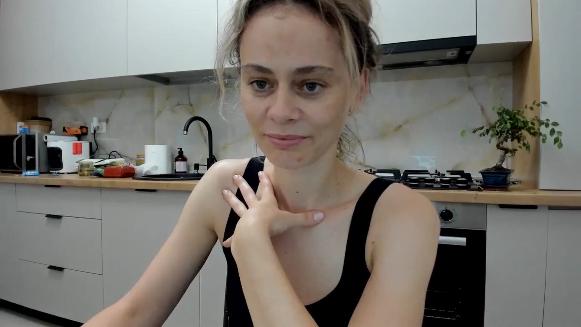 Gallery image thumbnail from DebbyPaige's myfreecams stream on, 06/21/2024, 19:50 image 7 of 20