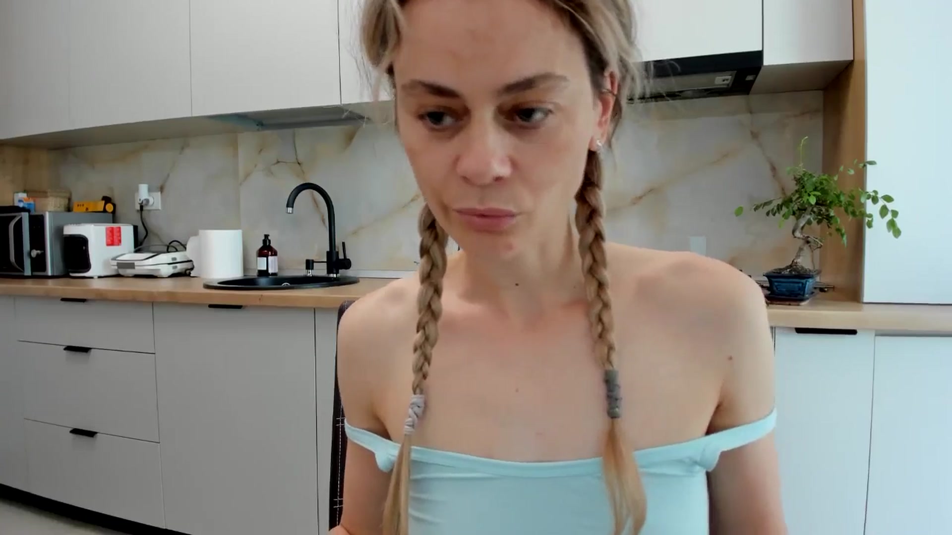Gallery image thumbnail from DebbyPaige's myfreecams stream on, 06/22/2024, 14:22 image 7 of 20