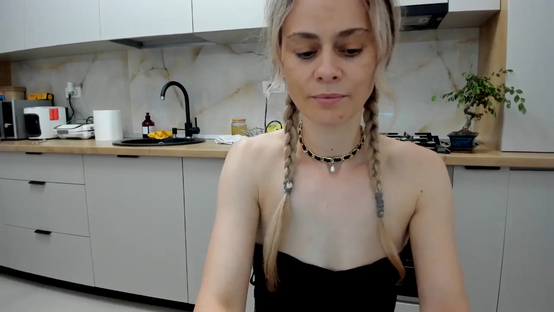 Gallery image thumbnail from DebbyPaige's myfreecams stream on, 06/22/2024, 19:57 image 14 of 20